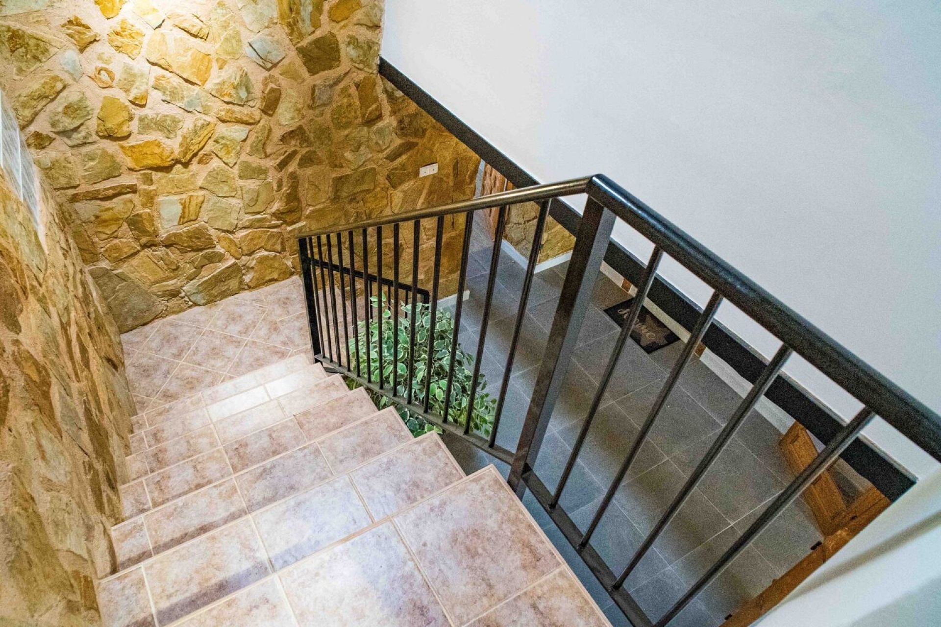 Resale - 5 Bedroom 5 Bathroom Country house in Pinoso -  - Alicante