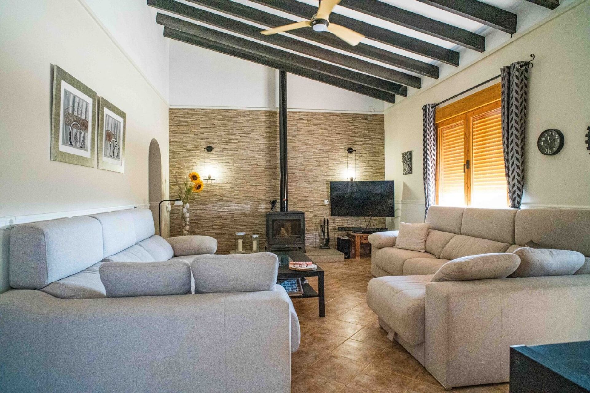 Resale - 5 Bedroom 5 Bathroom Country house in Pinoso -  - Alicante