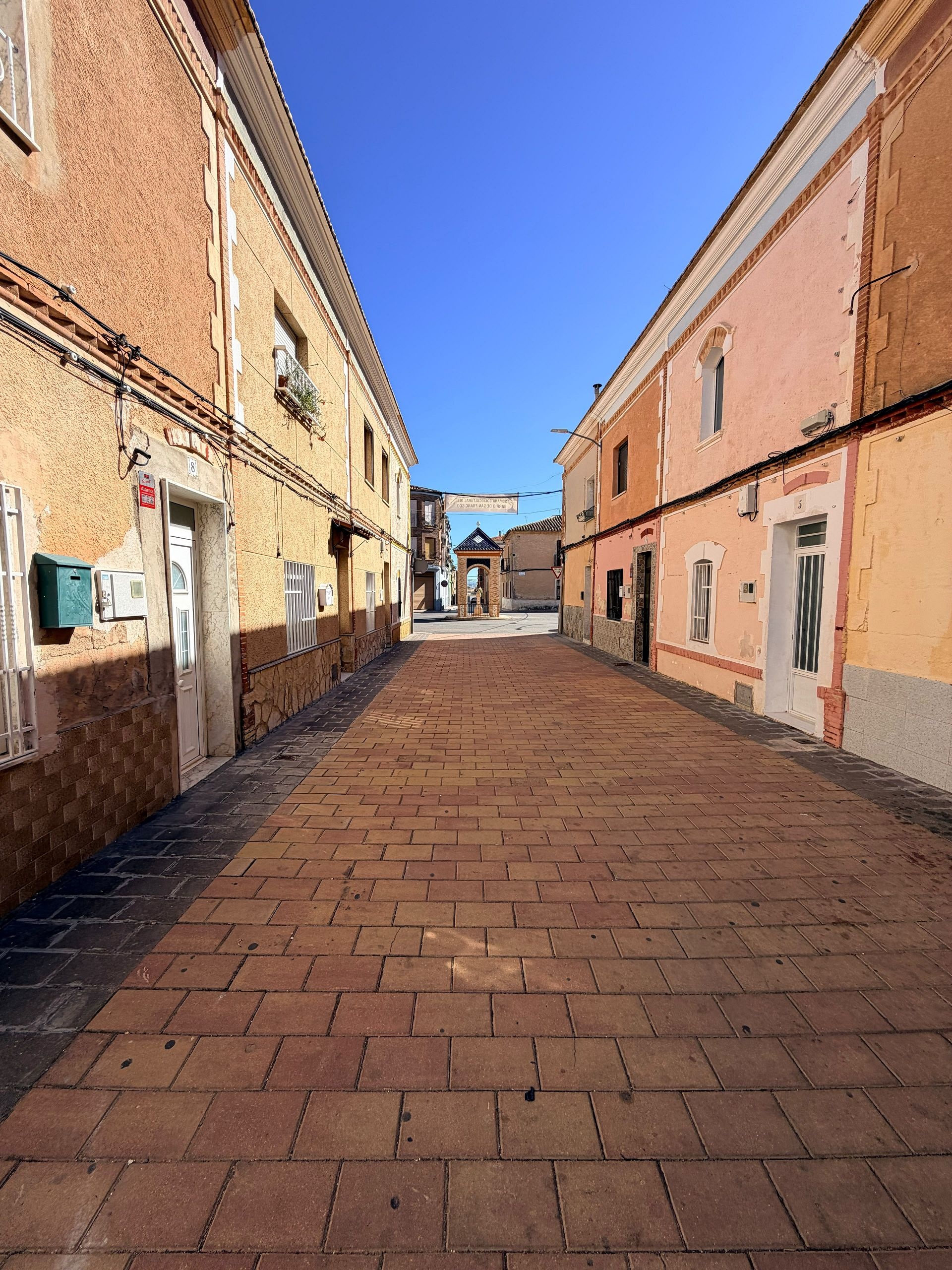 Resale - 4 Bedroom 2 Bathroom Townhouse in Caudete -  - Albacete
