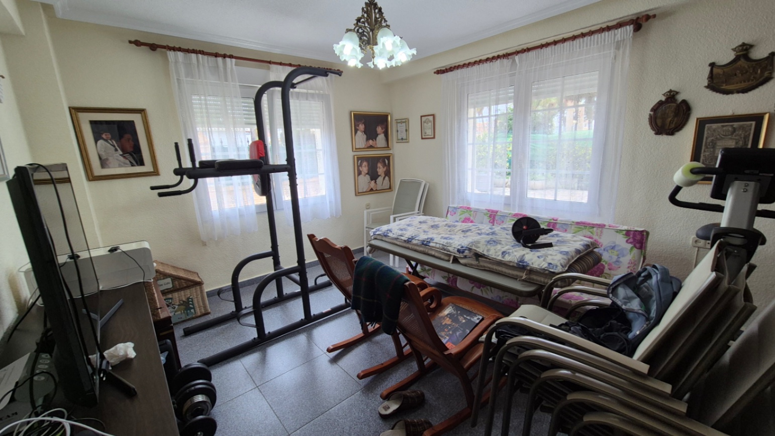 Resale - 7 Bedroom 3 Bathroom Villa in Orihuela - Costa Blanca Sur  - Alicante