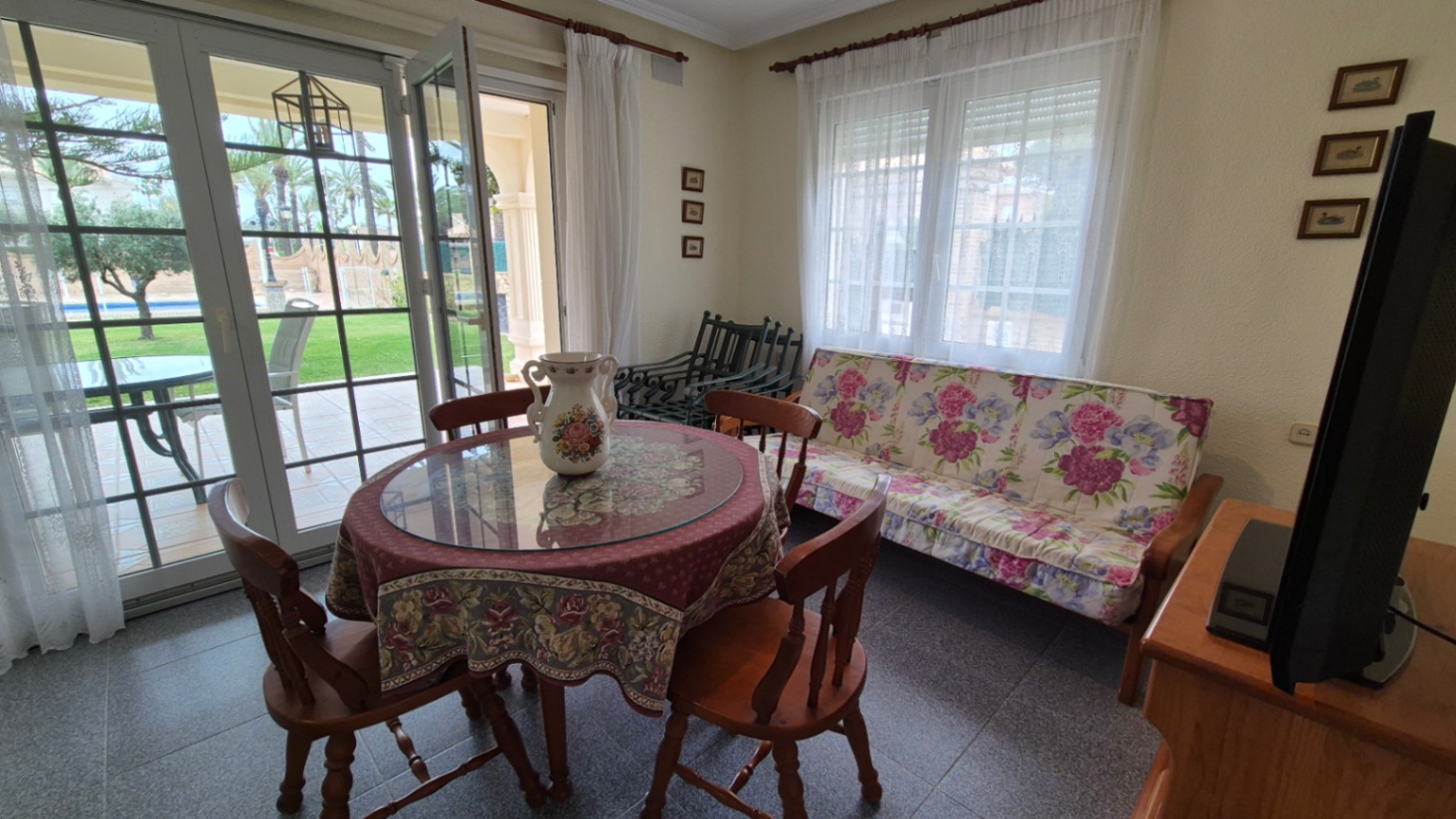 Resale - 7 Bedroom 3 Bathroom Villa in Orihuela - Costa Blanca Sur  - Alicante