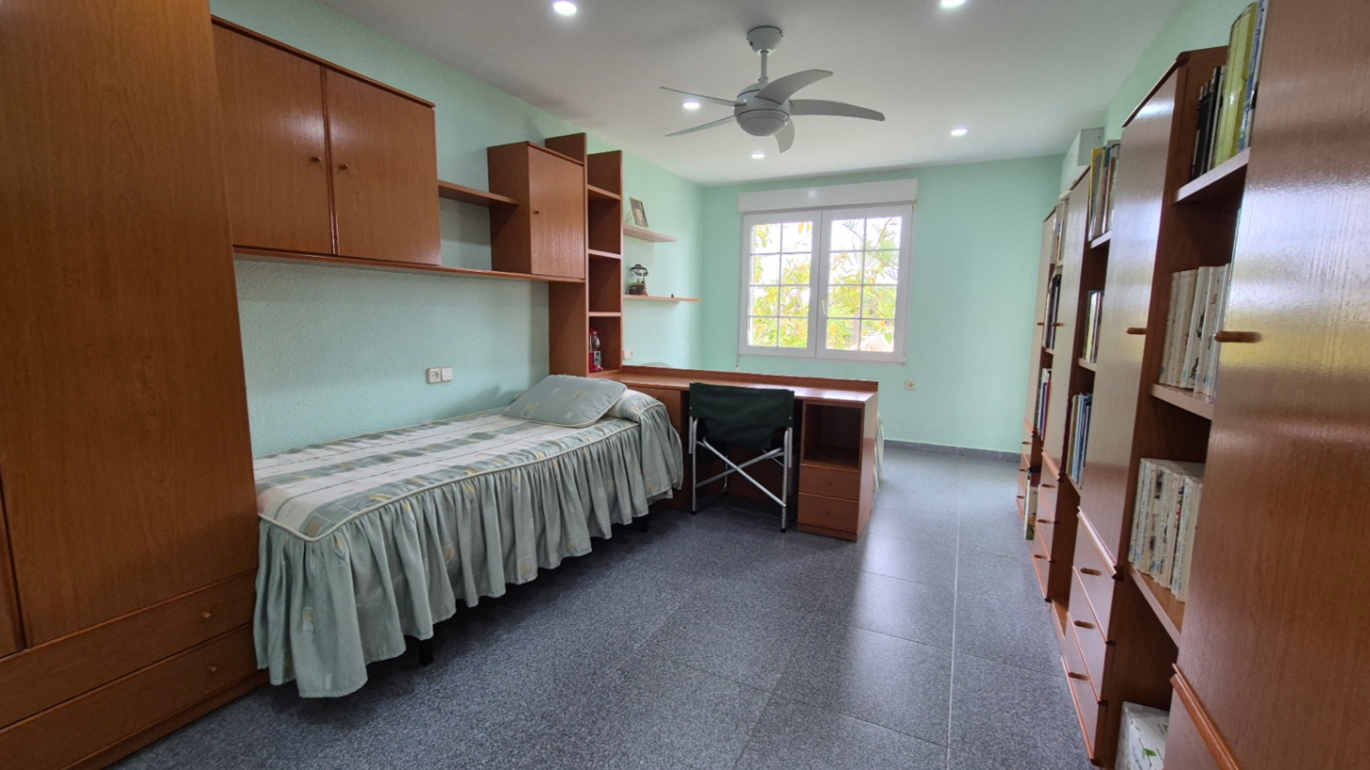 Resale - 7 Bedroom 3 Bathroom Villa in Orihuela - Costa Blanca Sur  - Alicante