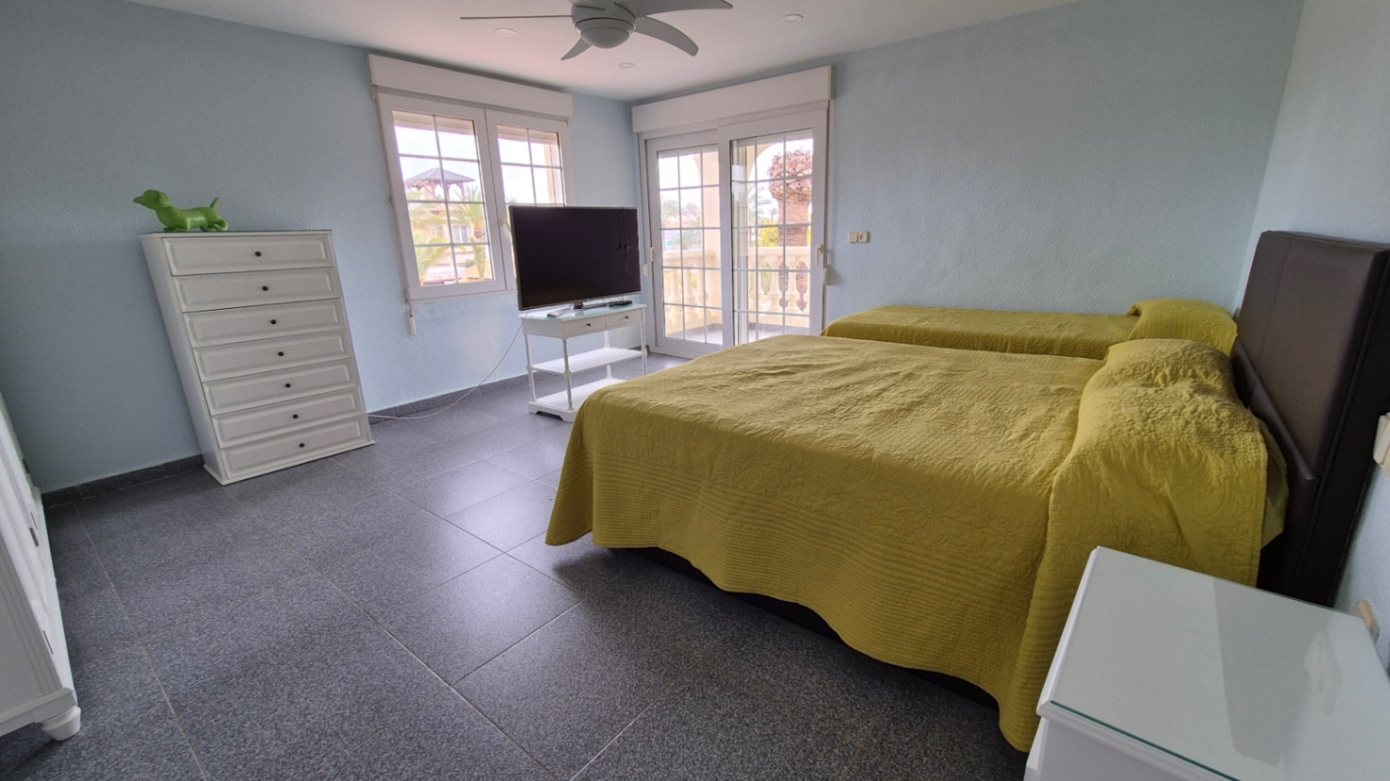 Resale - 7 Bedroom 3 Bathroom Villa in Orihuela - Costa Blanca Sur  - Alicante