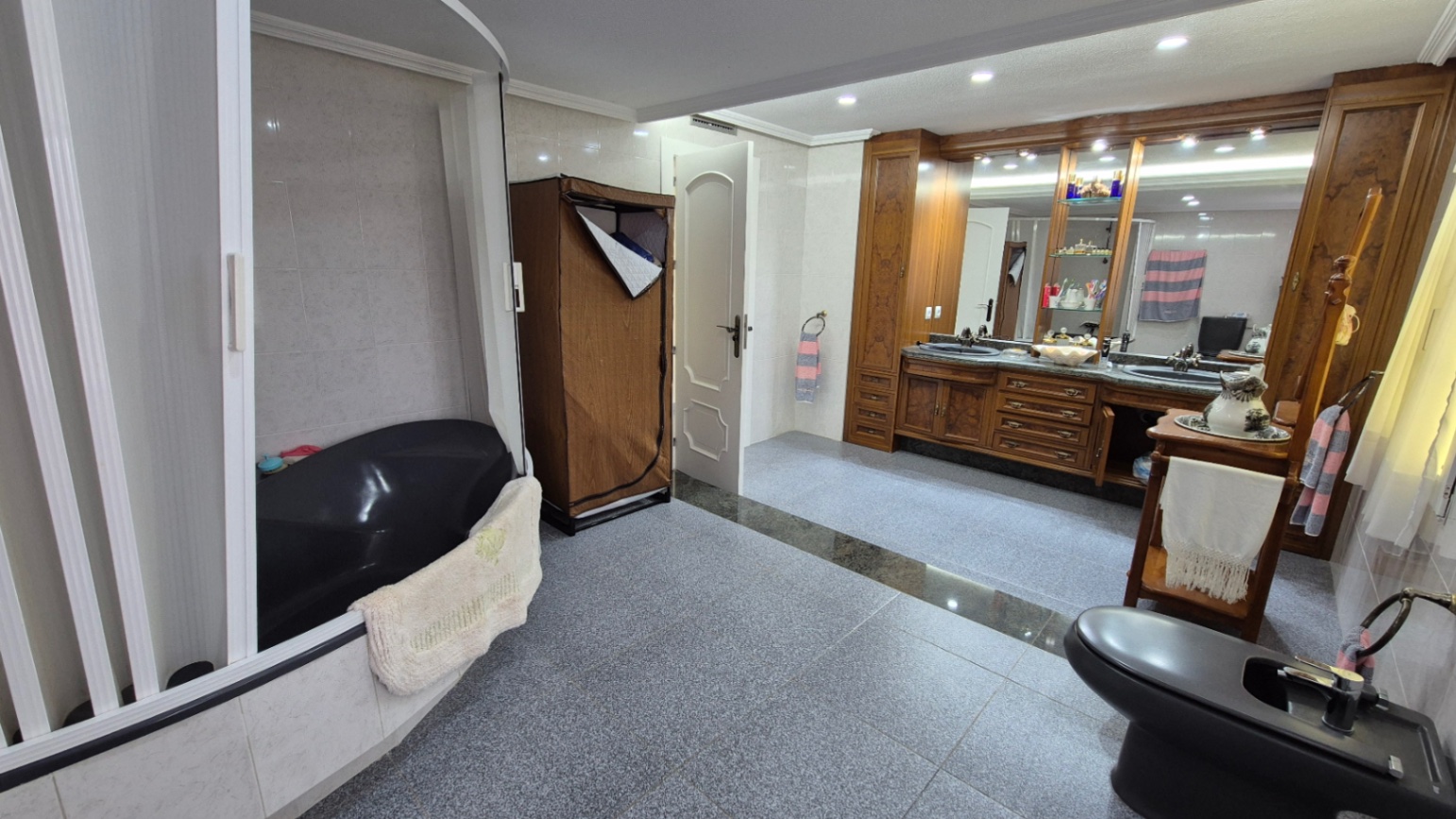 Resale - 7 Bedroom 3 Bathroom Villa in Orihuela - Costa Blanca Sur  - Alicante