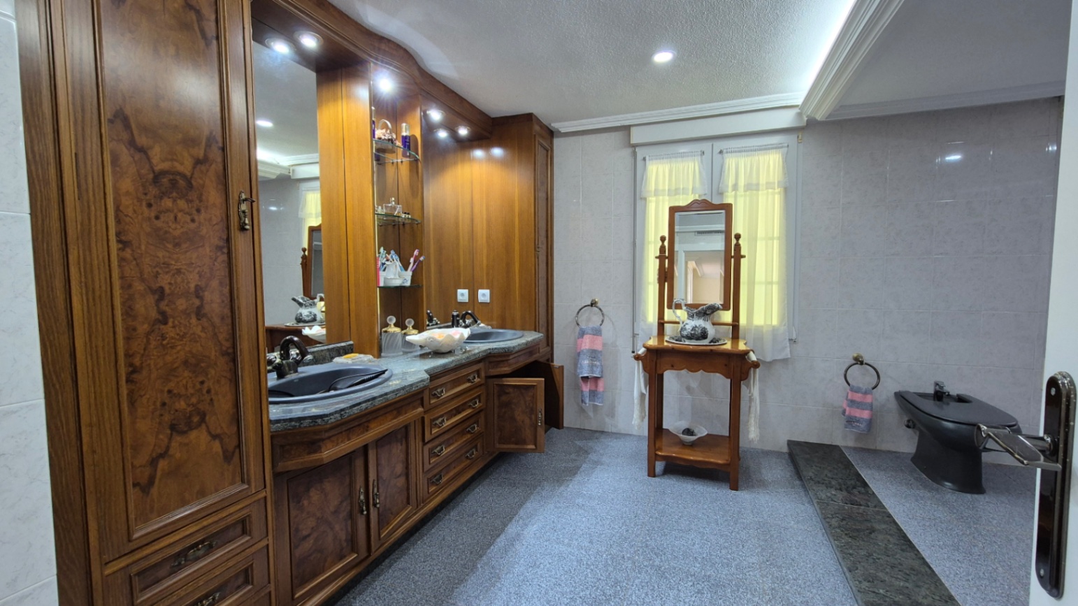 Resale - 7 Bedroom 3 Bathroom Villa in Orihuela - Costa Blanca Sur  - Alicante