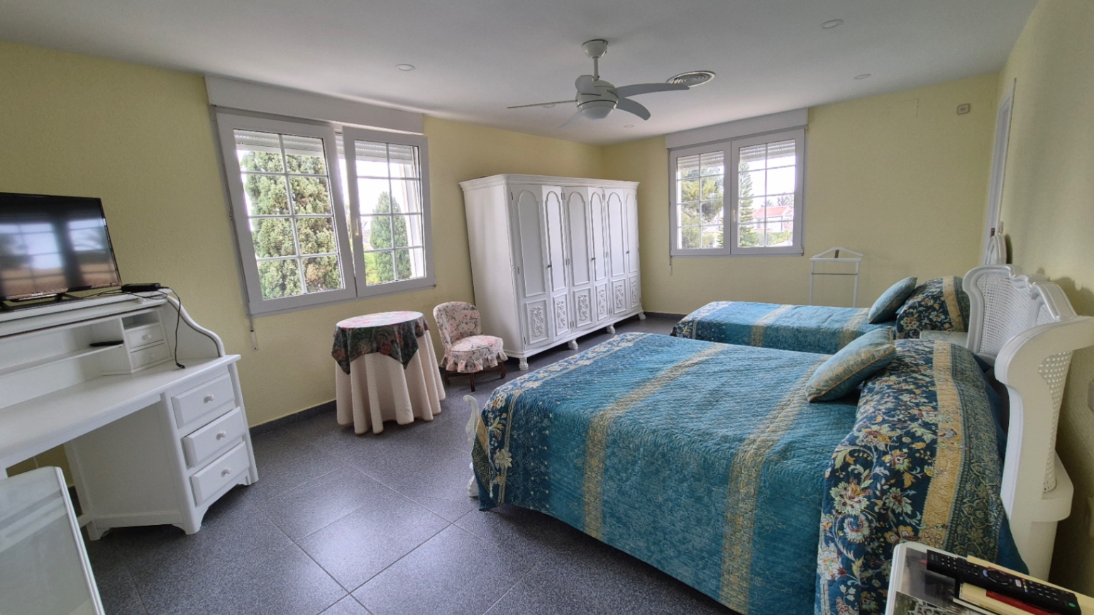 Resale - 7 Bedroom 3 Bathroom Villa in Orihuela - Costa Blanca Sur  - Alicante