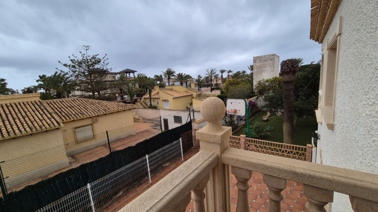 Resale - 7 Bedroom 3 Bathroom Villa in Orihuela - Costa Blanca Sur  - Alicante