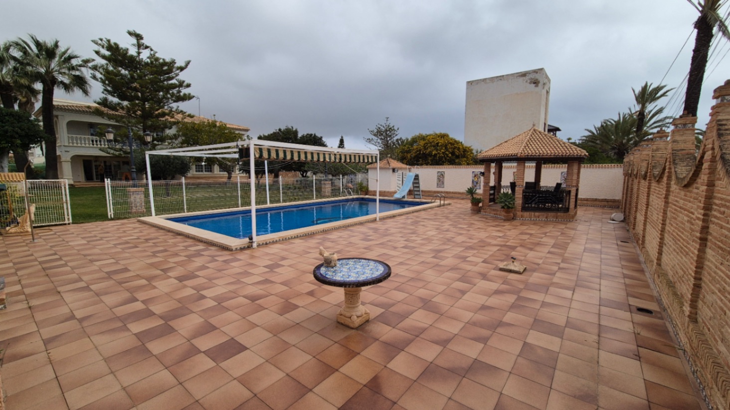 Resale - 7 Bedroom 3 Bathroom Villa in Orihuela - Costa Blanca Sur  - Alicante