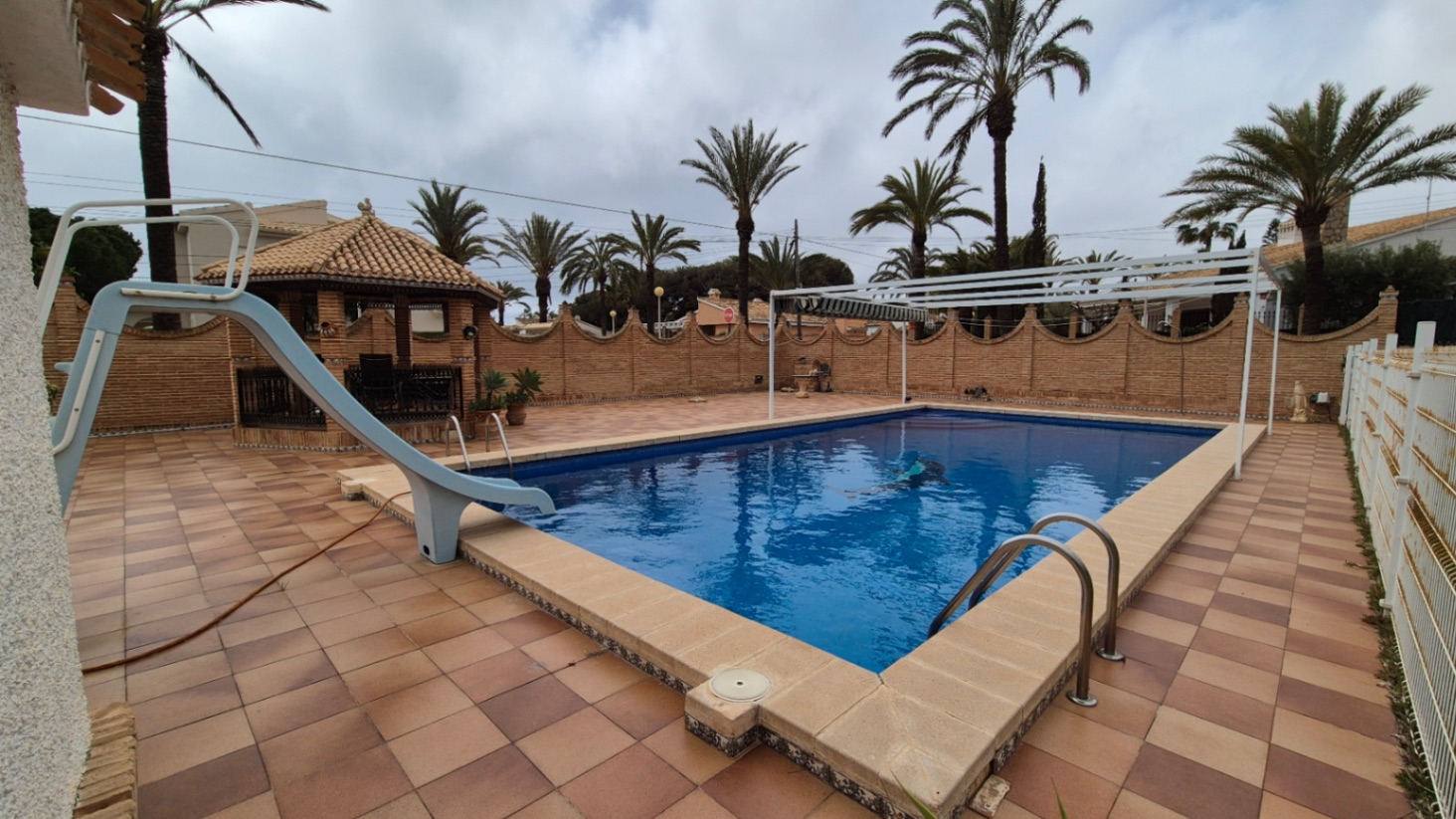 Resale - 7 Bedroom 3 Bathroom Villa in Orihuela - Costa Blanca Sur  - Alicante