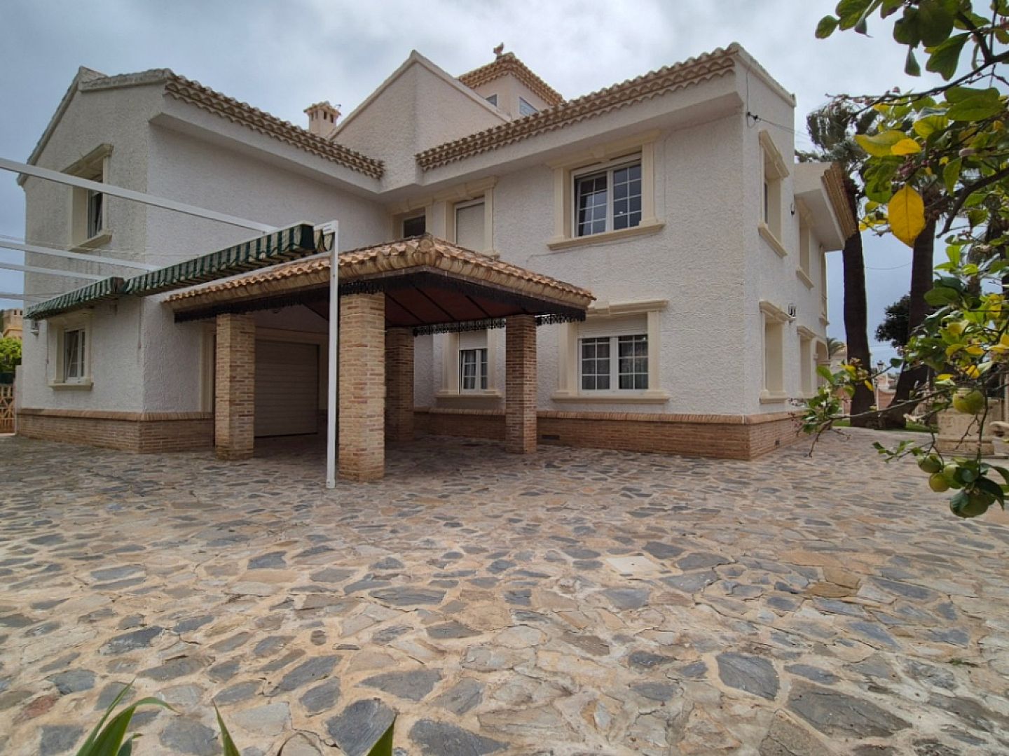 7 Bedroom 3 Bathroom Villa in Orihuela