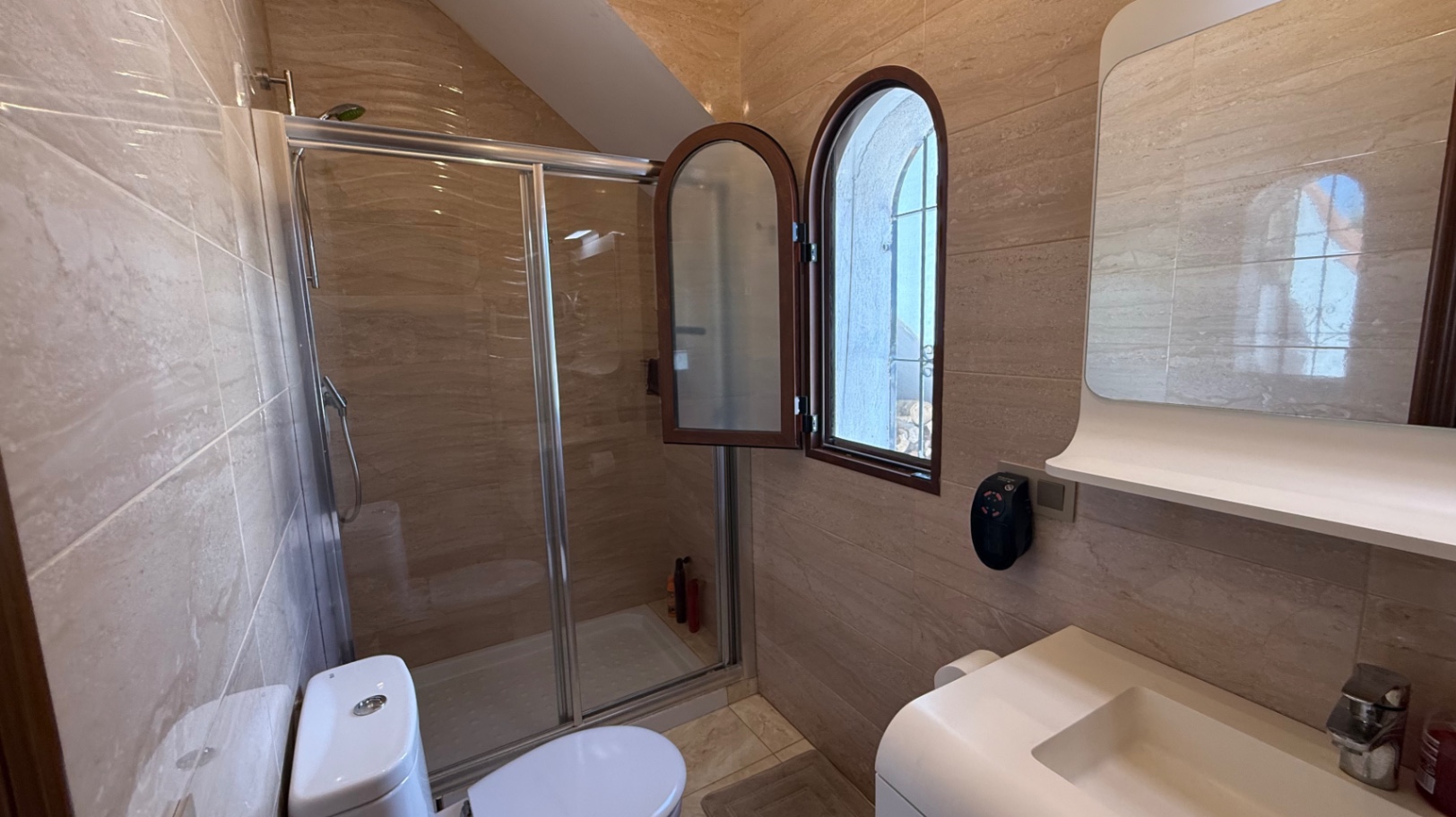 Resale - 4 Bedroom 2 Bathroom Villa in Orihuela - Costa Blanca Sur  - Alicante