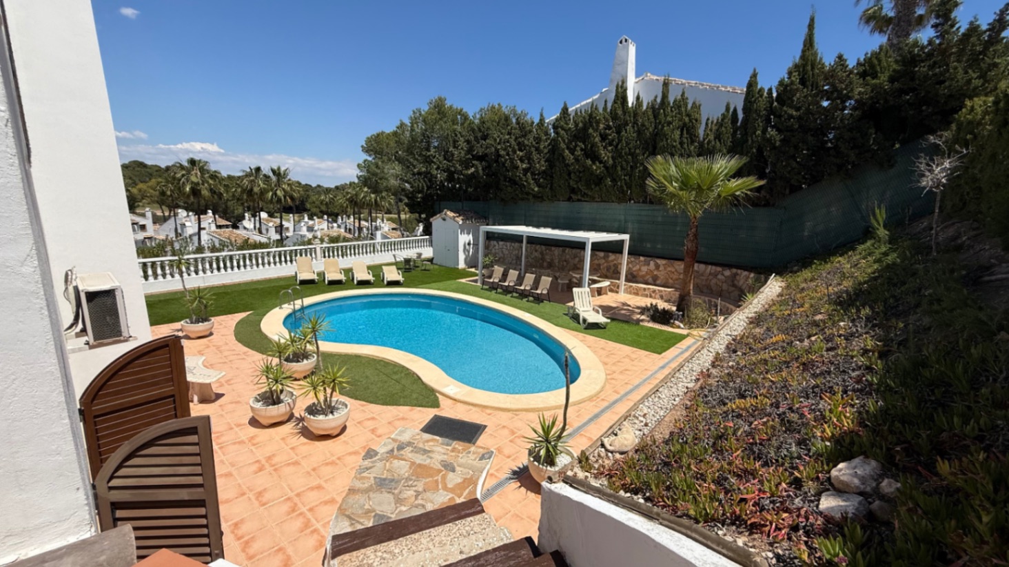 Resale - 4 Bedroom 2 Bathroom Villa in Orihuela - Costa Blanca Sur  - Alicante