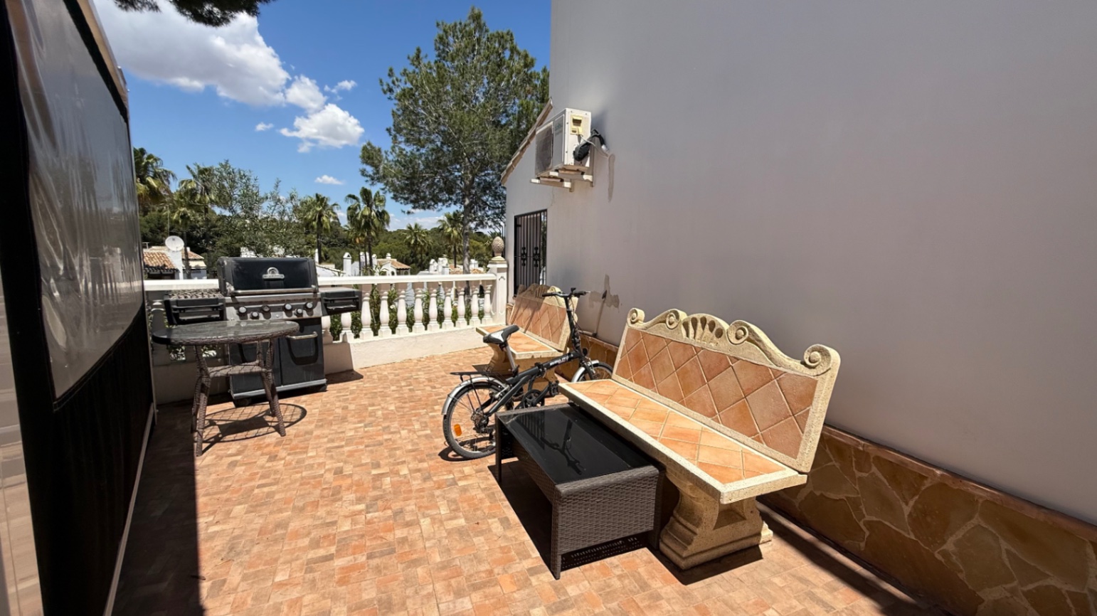 Resale - 4 Bedroom 2 Bathroom Villa in Orihuela - Costa Blanca Sur  - Alicante