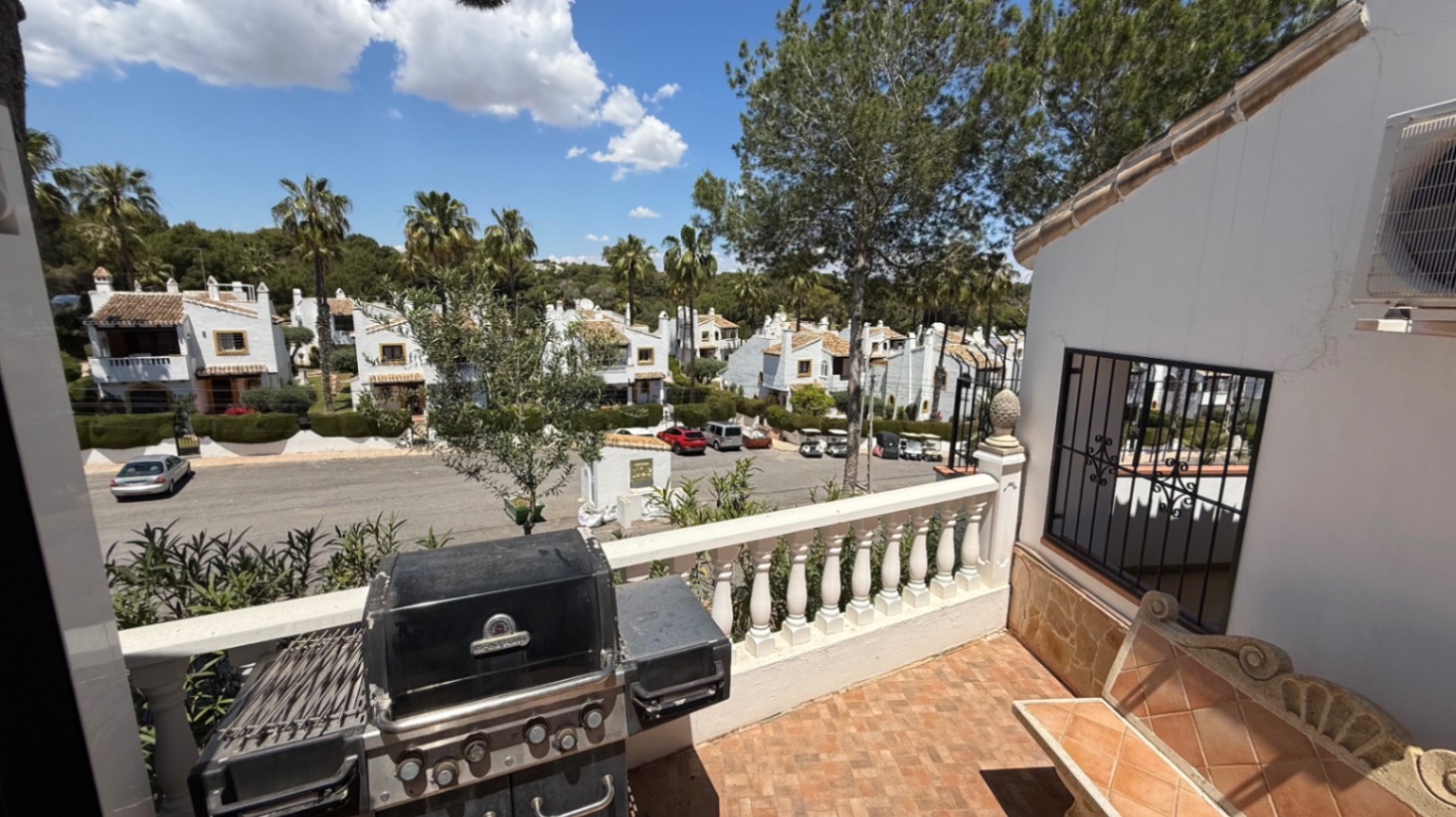 Resale - 4 Bedroom 2 Bathroom Villa in Orihuela - Costa Blanca Sur  - Alicante