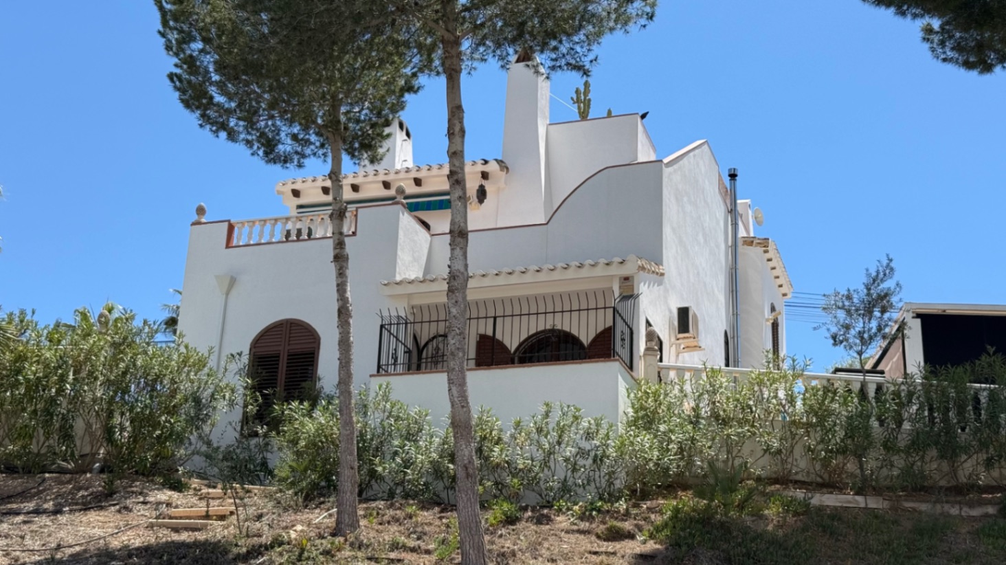 Resale - 4 Bedroom 2 Bathroom Villa in Orihuela - Costa Blanca Sur  - Alicante