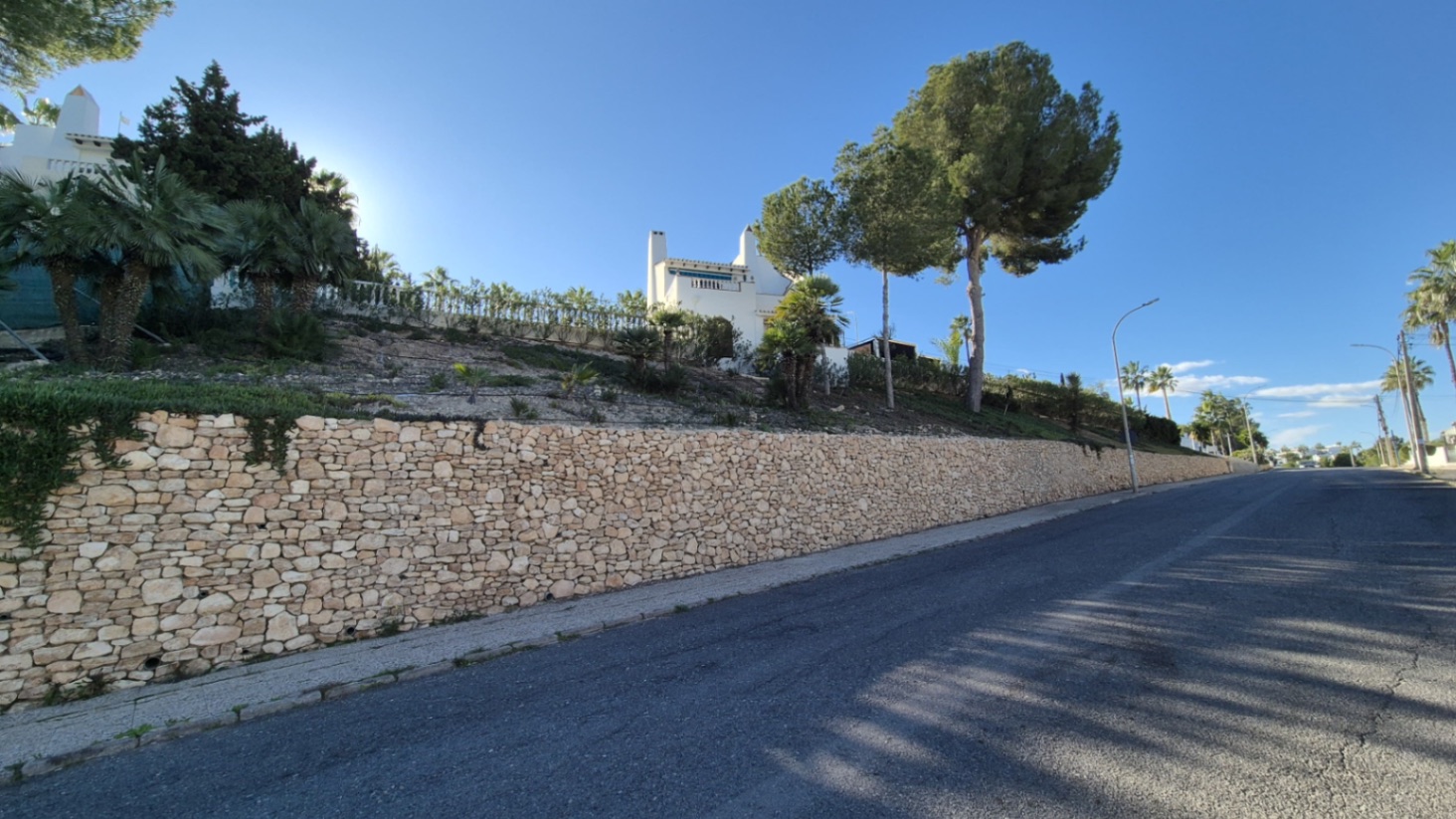 Resale - 4 Bedroom 2 Bathroom Villa in Orihuela - Costa Blanca Sur  - Alicante