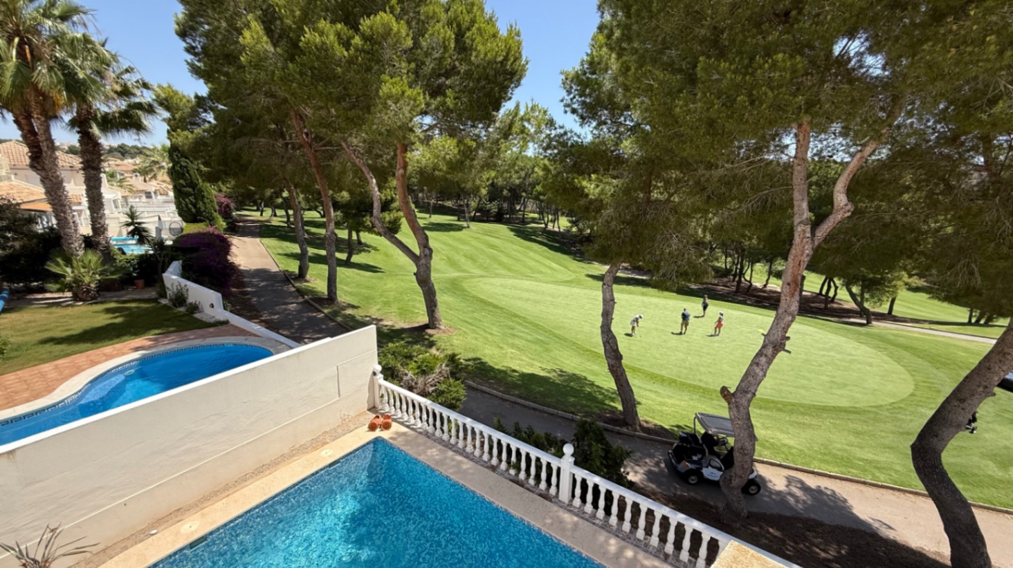 Resale - 4 Bedroom 2 Bathroom Villa in Orihuela Costa - Campos de Golf  - Alicante