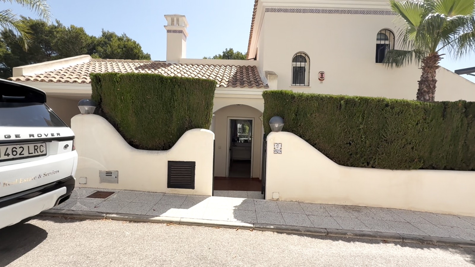 Resale - 4 Bedroom 2 Bathroom Villa in Orihuela Costa - Campos de Golf  - Alicante
