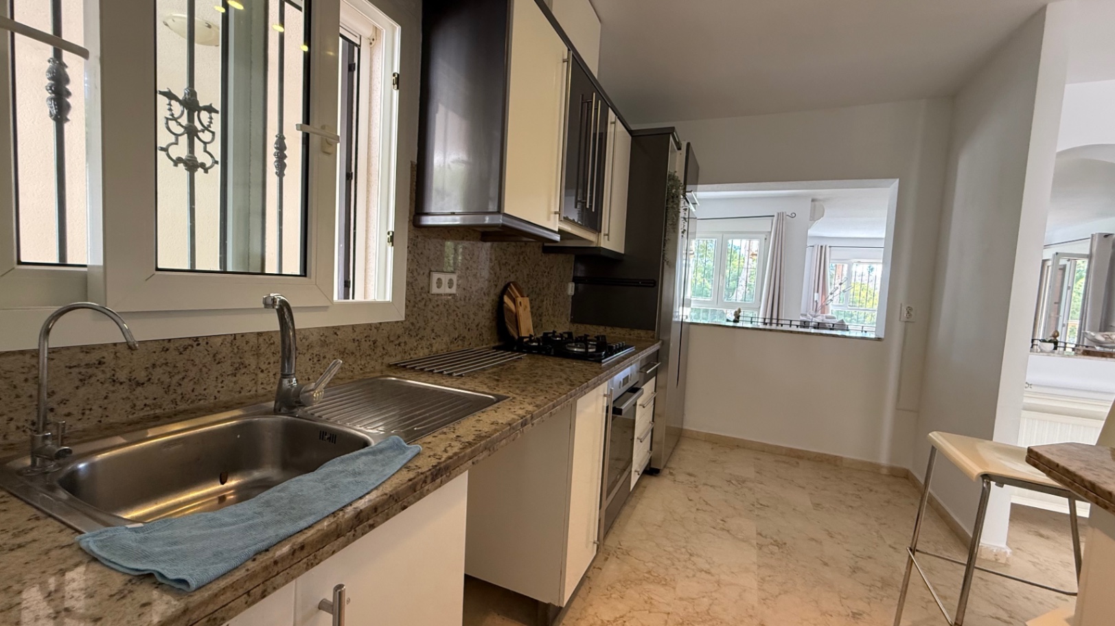 Resale - 4 Bedroom 2 Bathroom Villa in Orihuela Costa - Campos de Golf  - Alicante
