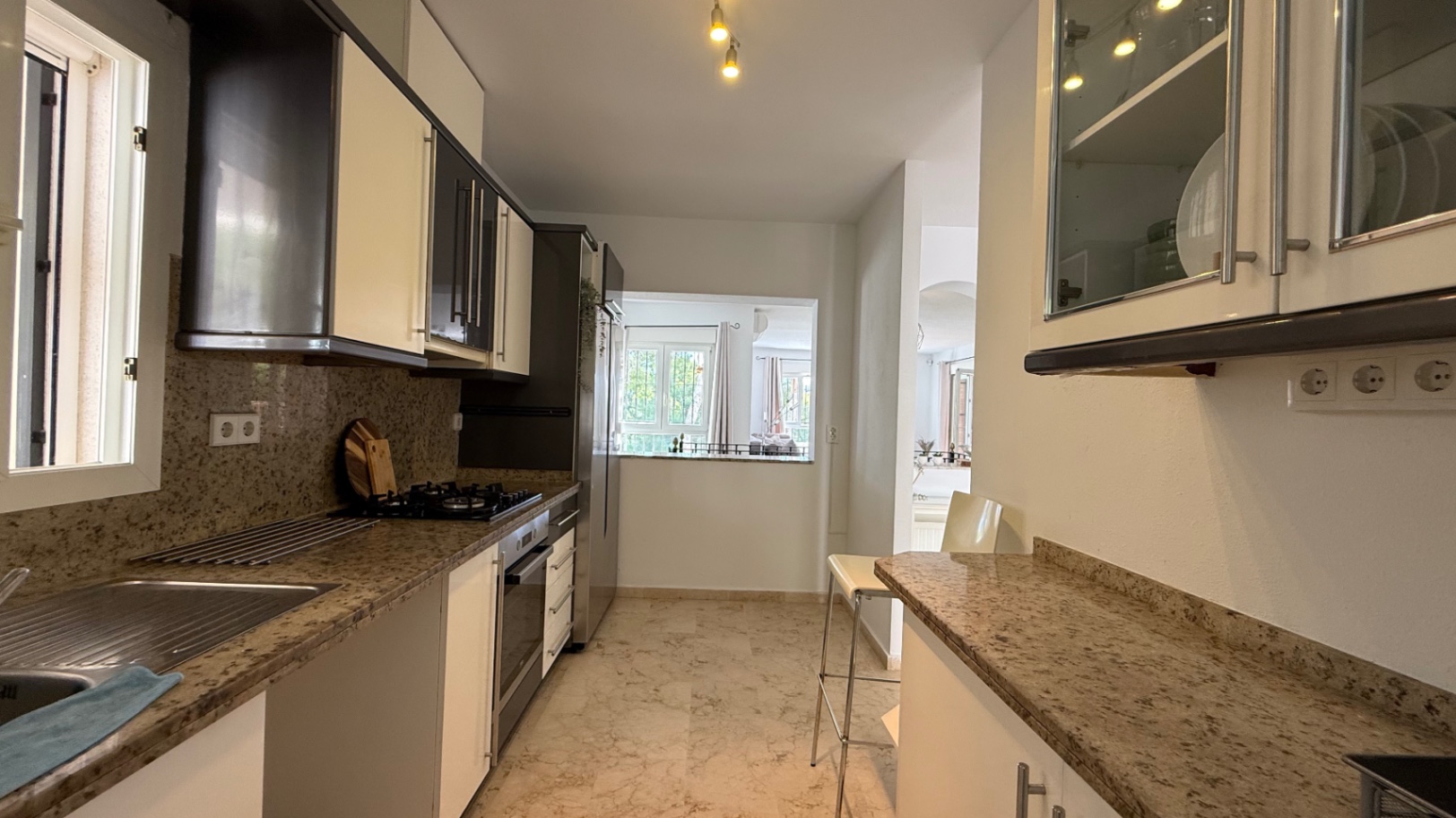 Resale - 4 Bedroom 2 Bathroom Villa in Orihuela Costa - Campos de Golf  - Alicante