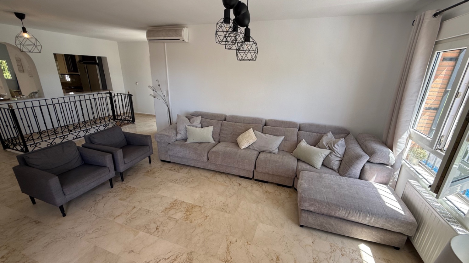 Resale - 4 Bedroom 2 Bathroom Villa in Orihuela Costa - Campos de Golf  - Alicante