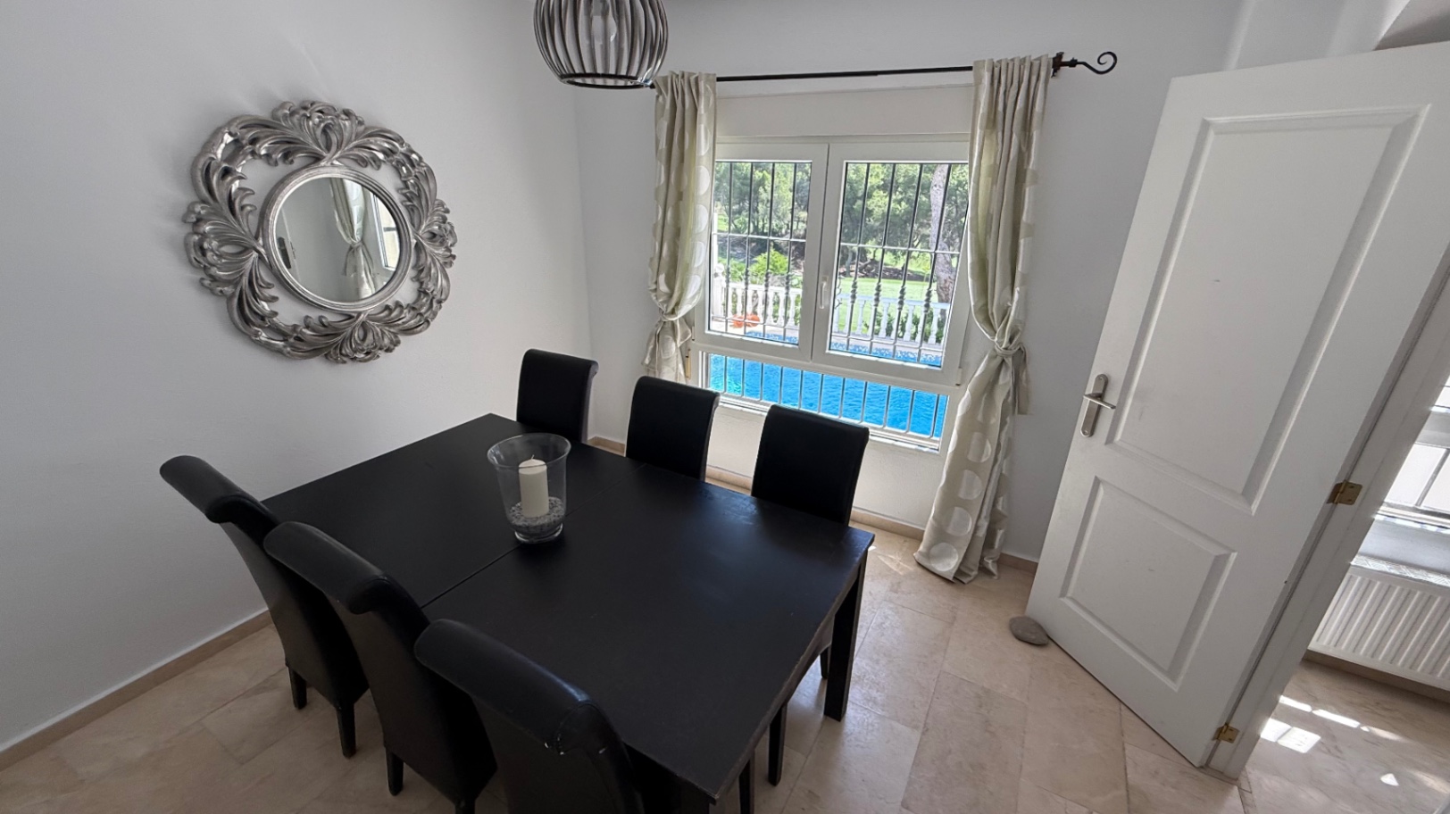 Resale - 4 Bedroom 2 Bathroom Villa in Orihuela Costa - Campos de Golf  - Alicante