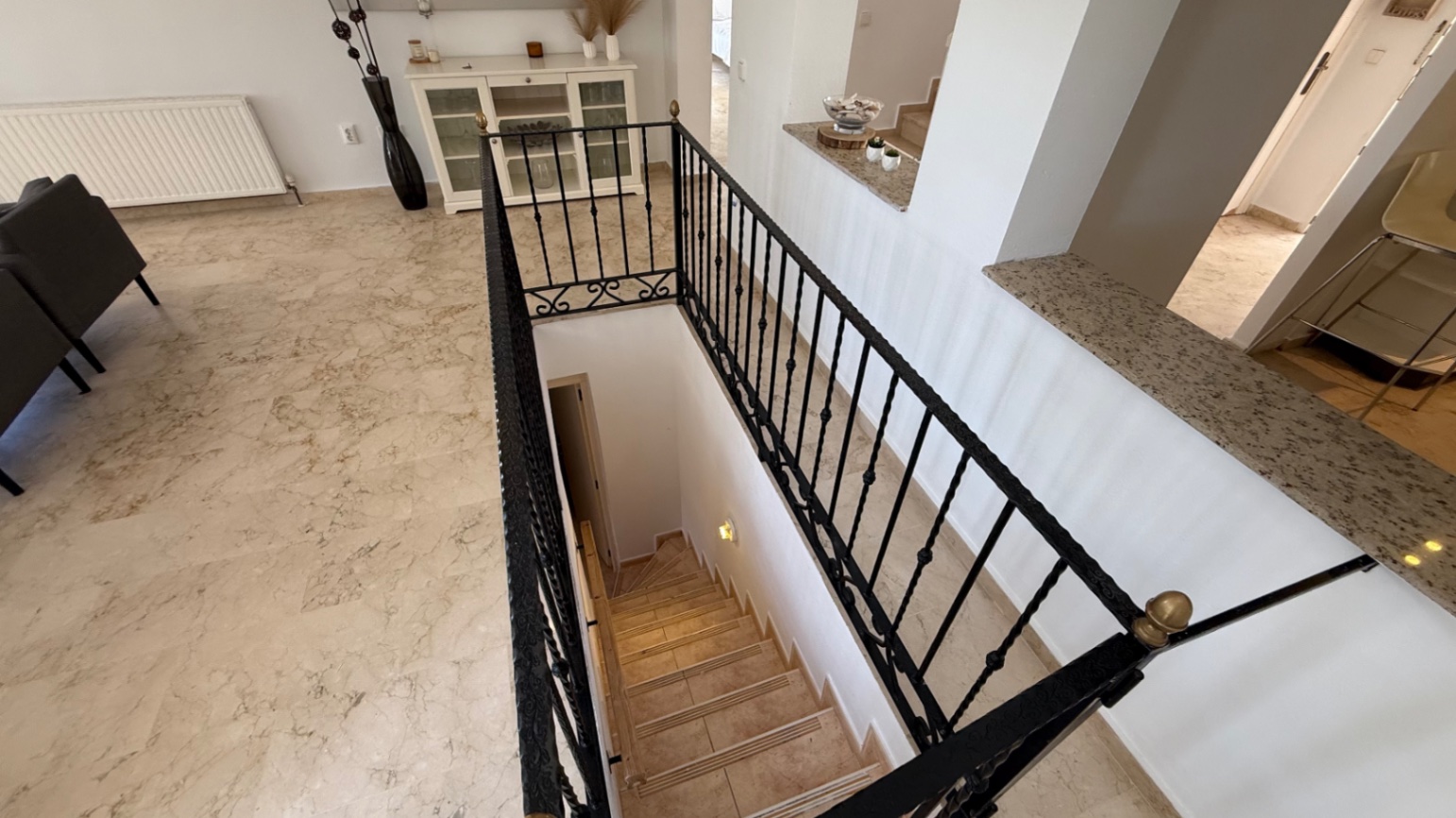 Resale - 4 Bedroom 2 Bathroom Villa in Orihuela Costa - Campos de Golf  - Alicante