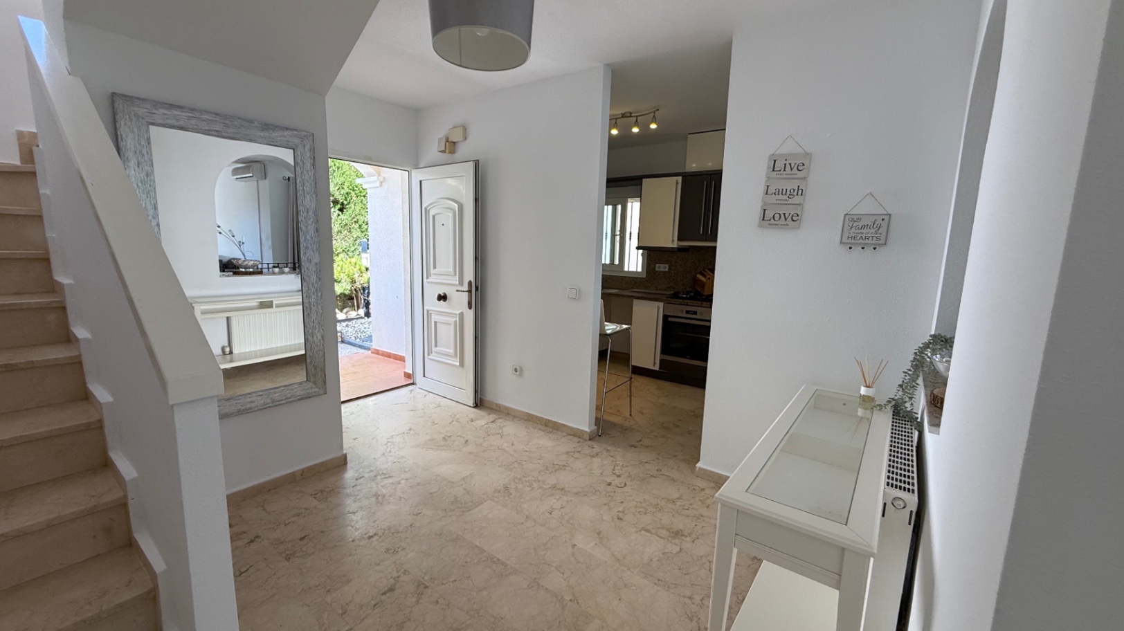 Resale - 4 Bedroom 2 Bathroom Villa in Orihuela Costa - Campos de Golf  - Alicante