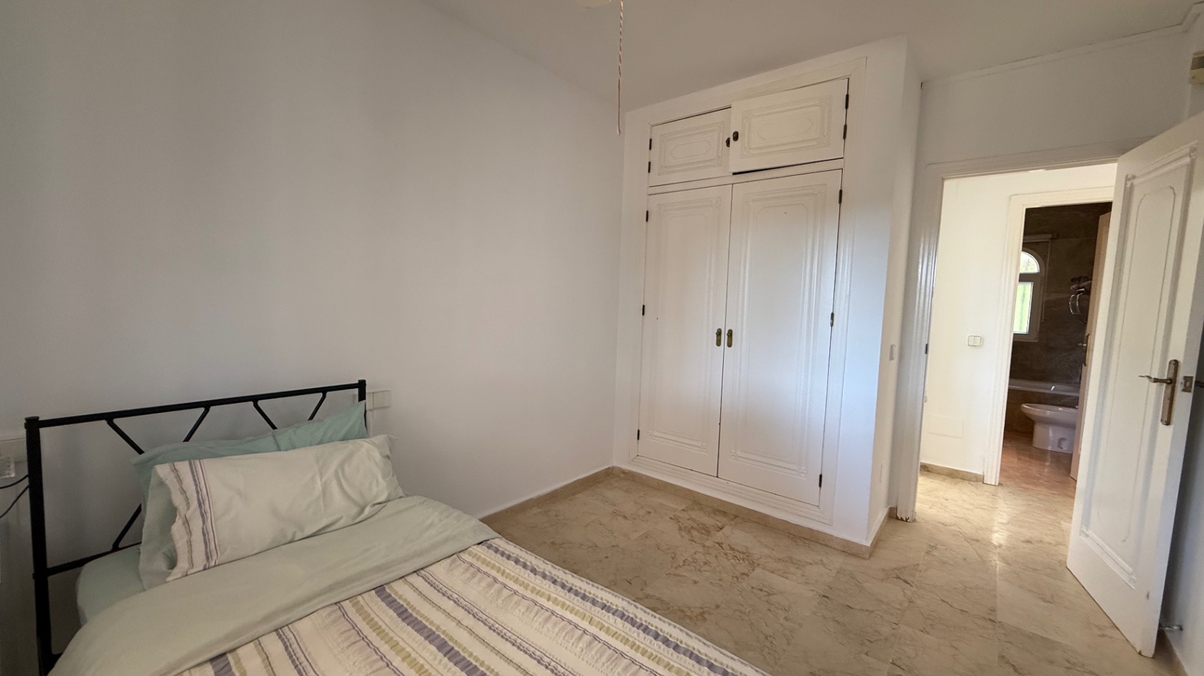 Resale - 4 Bedroom 2 Bathroom Villa in Orihuela Costa - Campos de Golf  - Alicante