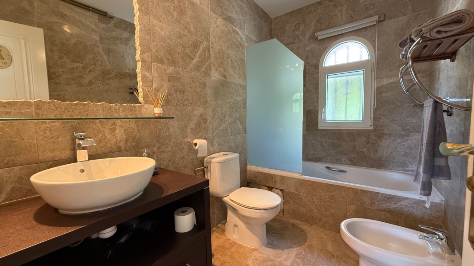 Resale - 4 Bedroom 2 Bathroom Villa in Orihuela Costa - Campos de Golf  - Alicante