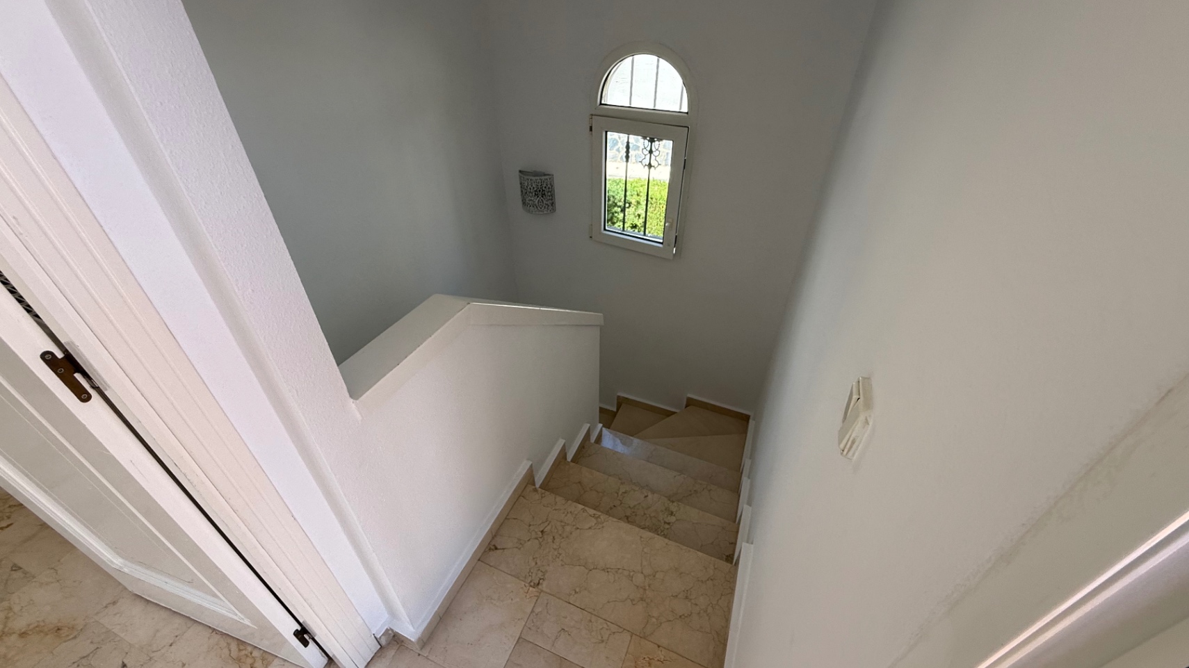 Resale - 4 Bedroom 2 Bathroom Villa in Orihuela Costa - Campos de Golf  - Alicante