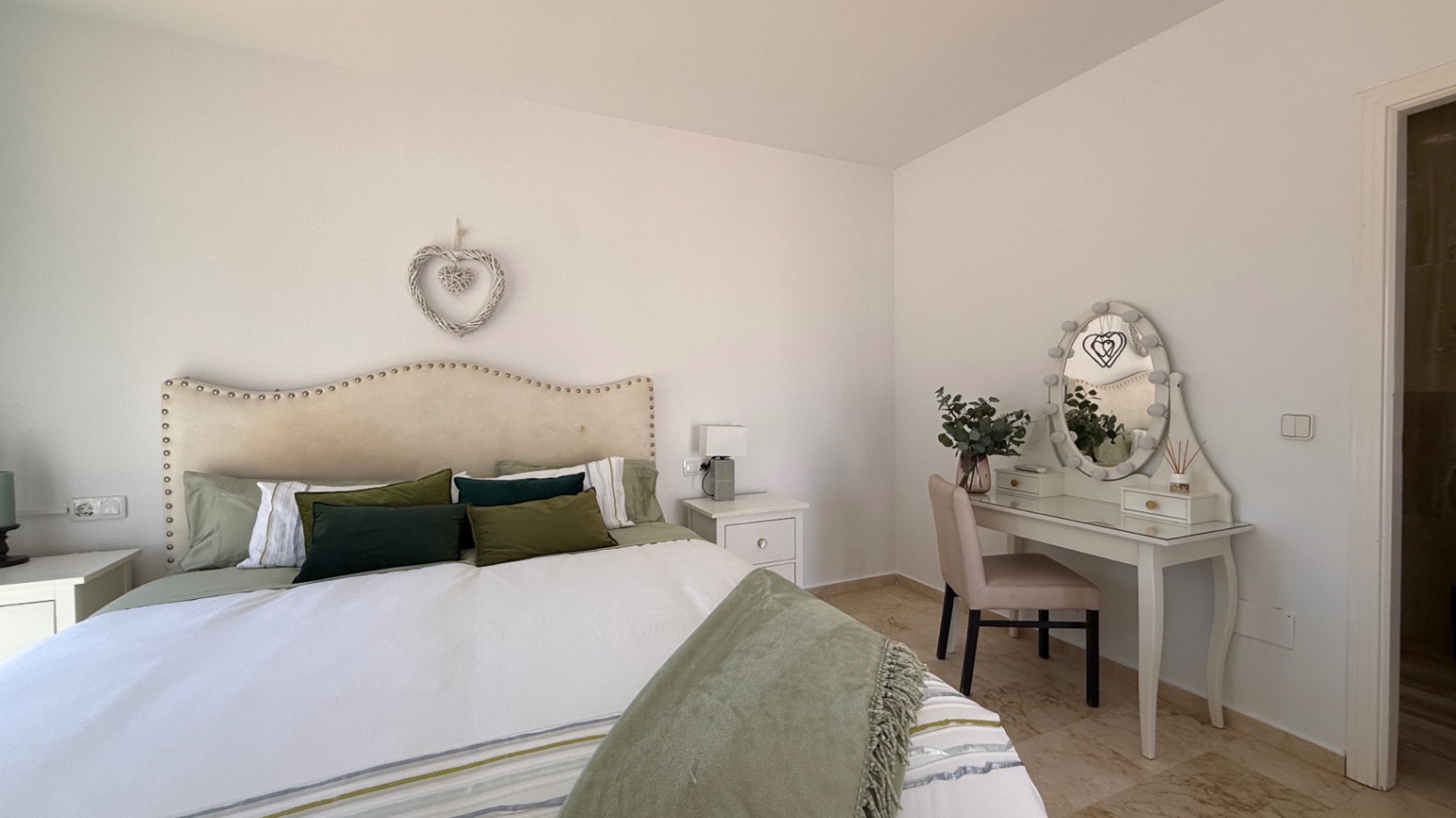 Resale - 4 Bedroom 2 Bathroom Villa in Orihuela Costa - Campos de Golf  - Alicante