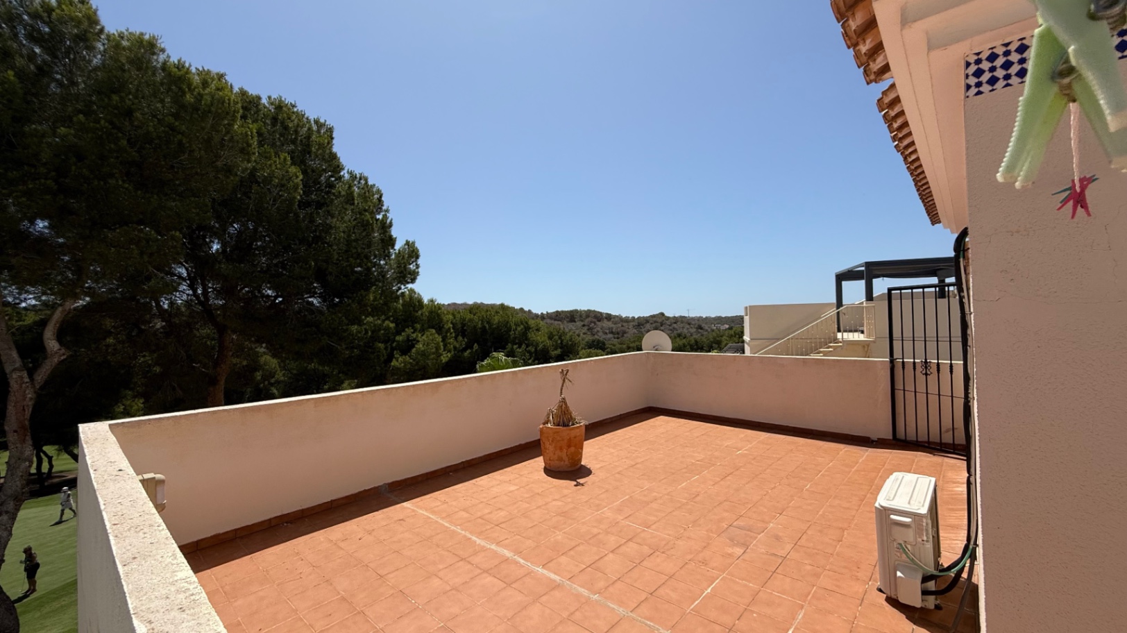 Resale - 4 Bedroom 2 Bathroom Villa in Orihuela Costa - Campos de Golf  - Alicante