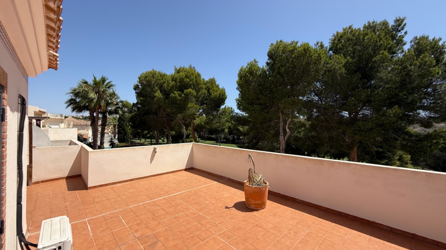 Resale - 4 Bedroom 2 Bathroom Villa in Orihuela Costa - Campos de Golf  - Alicante