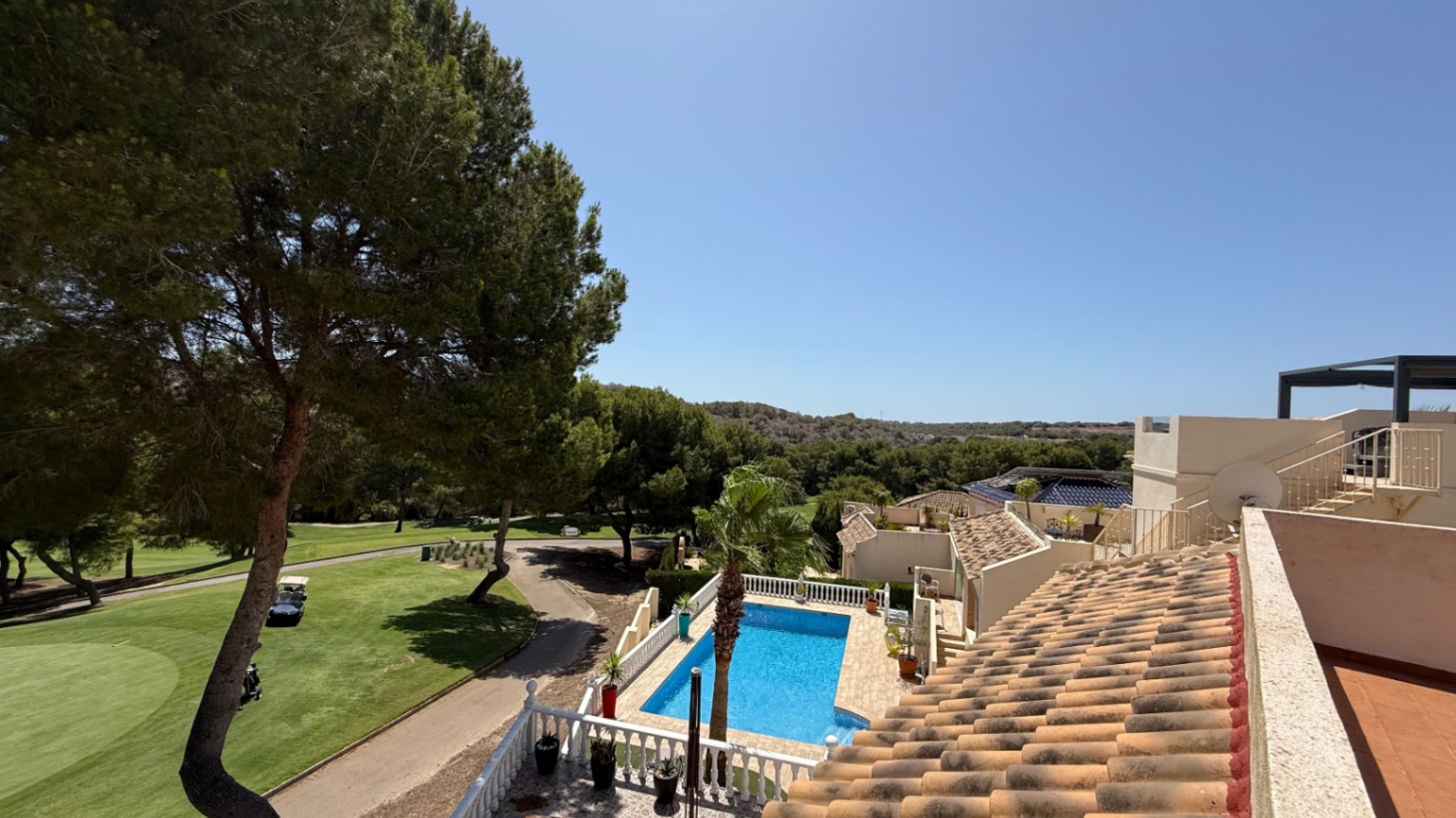 Resale - 4 Bedroom 2 Bathroom Villa in Orihuela Costa - Campos de Golf  - Alicante