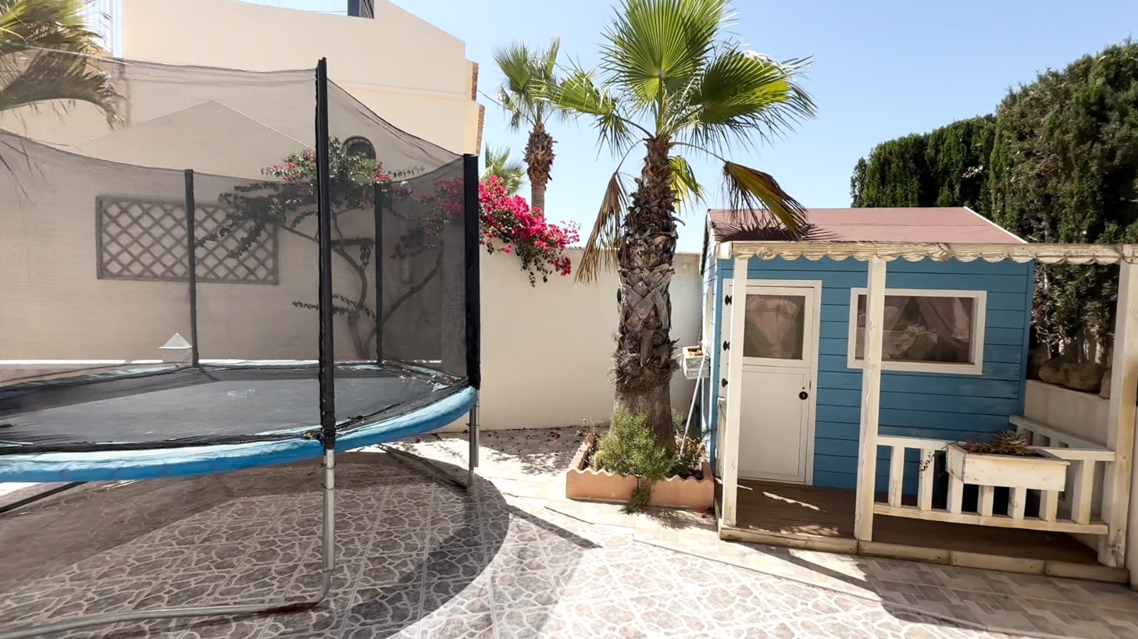 Resale - 4 Bedroom 2 Bathroom Villa in Orihuela Costa - Campos de Golf  - Alicante