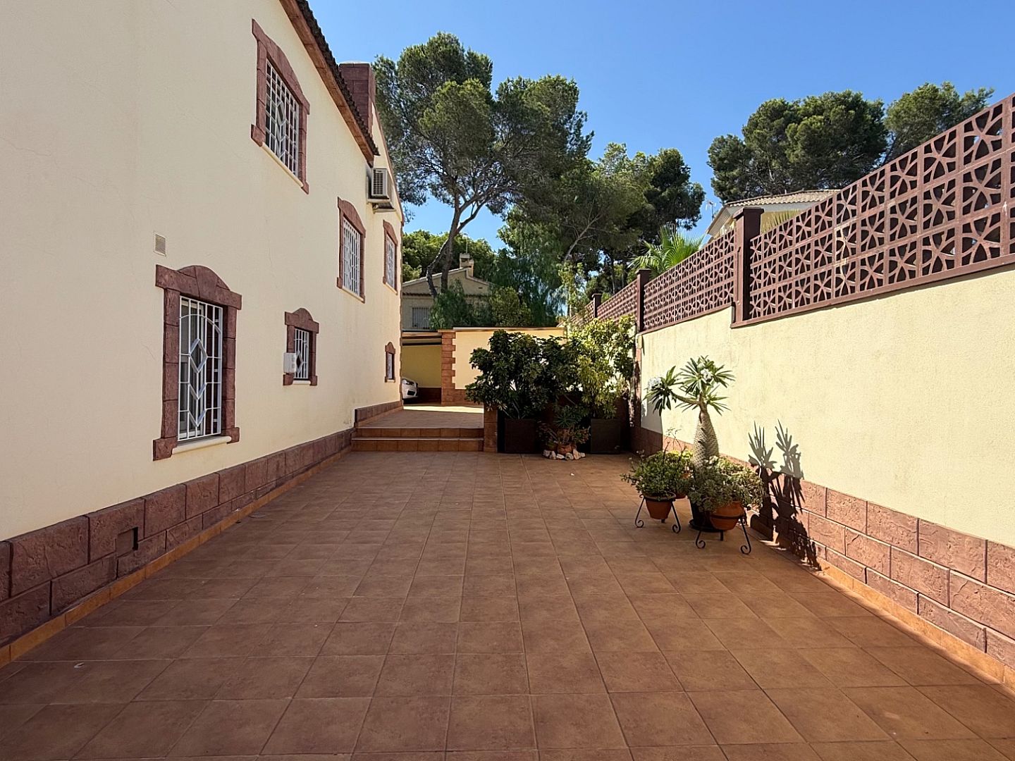 7 Bedroom 4 Bathroom Villa in Torrevieja