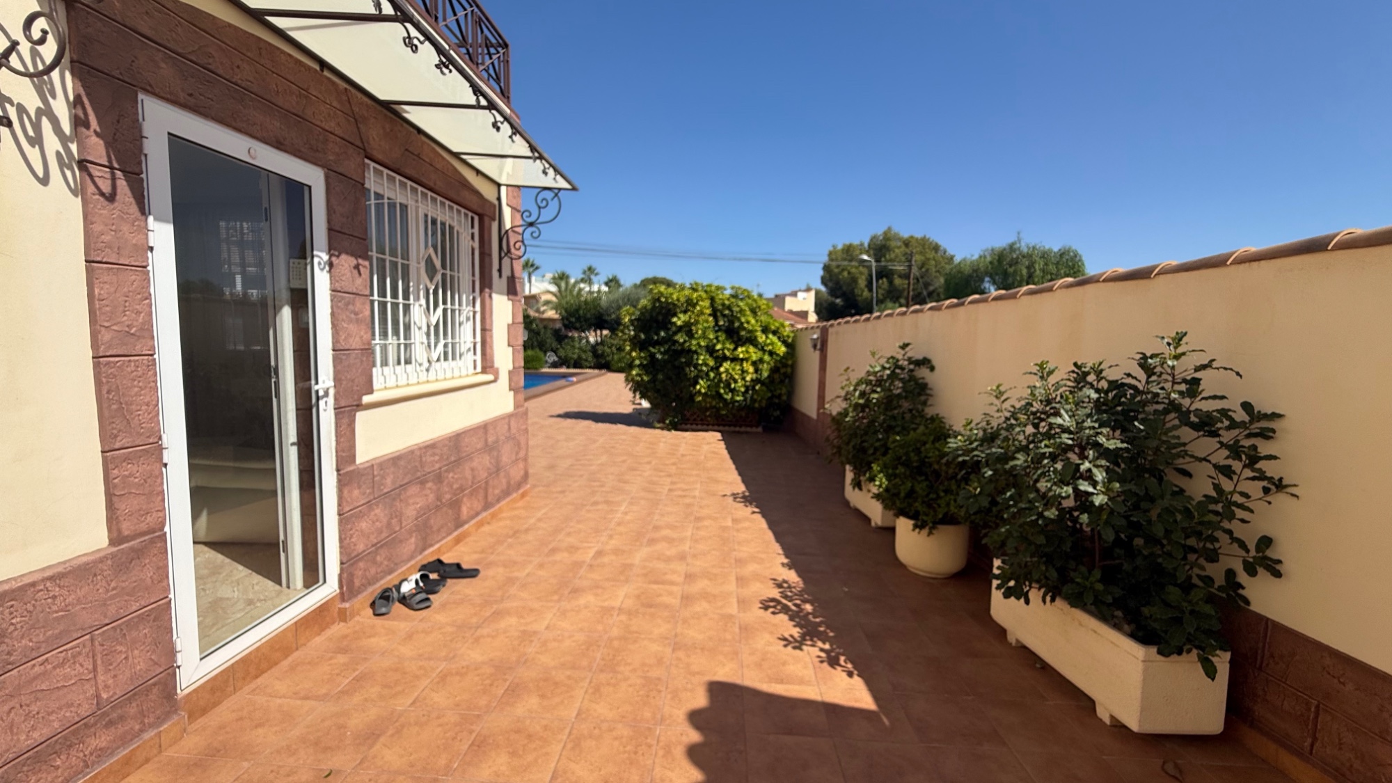 Resale - 7 Bedroom 4 Bathroom Villa in Torrevieja - Costa Blanca Sur  - Alicante