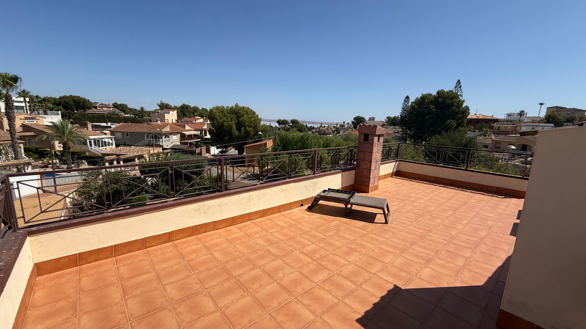Resale - 7 Bedroom 4 Bathroom Villa in Torrevieja - Costa Blanca Sur  - Alicante