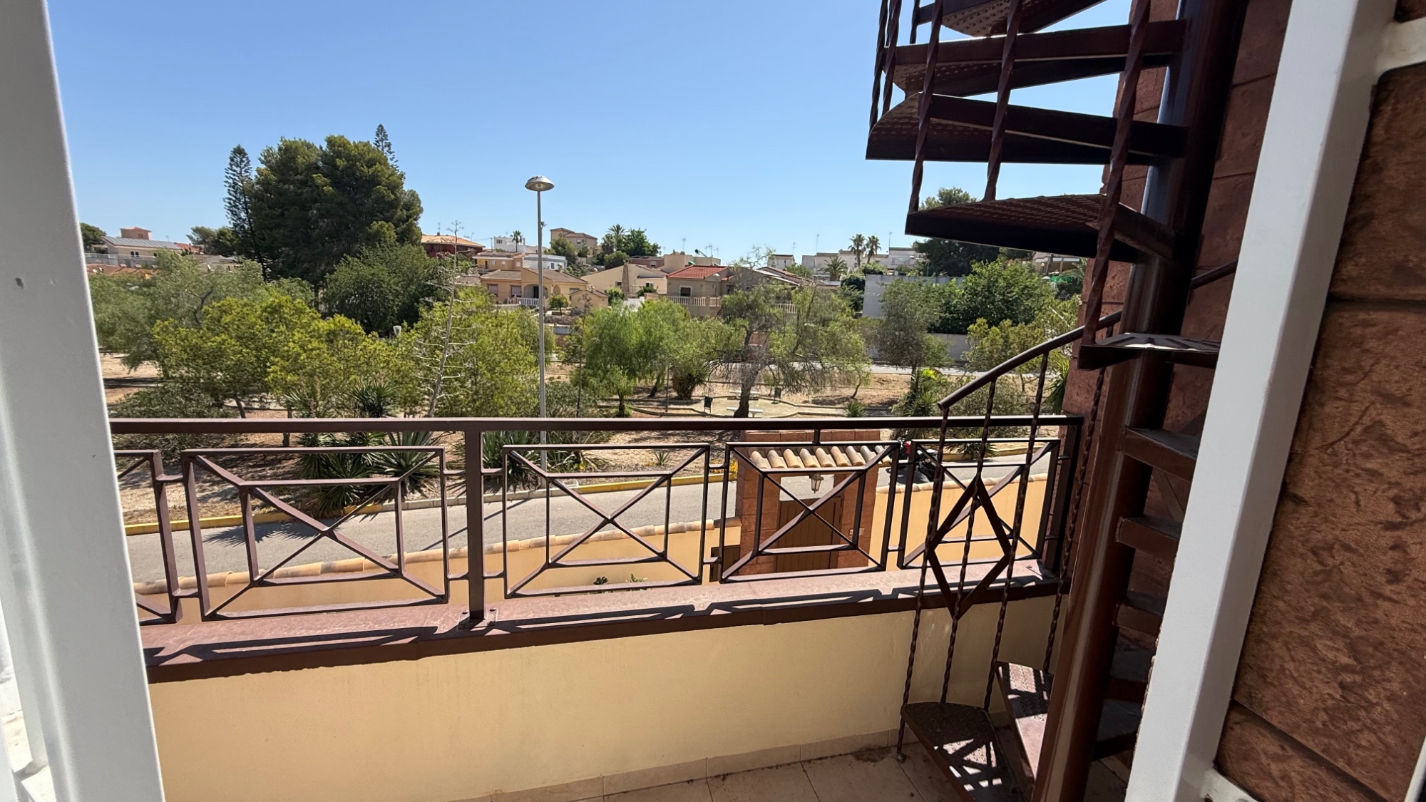 Resale - 7 Bedroom 4 Bathroom Villa in Torrevieja - Costa Blanca Sur  - Alicante