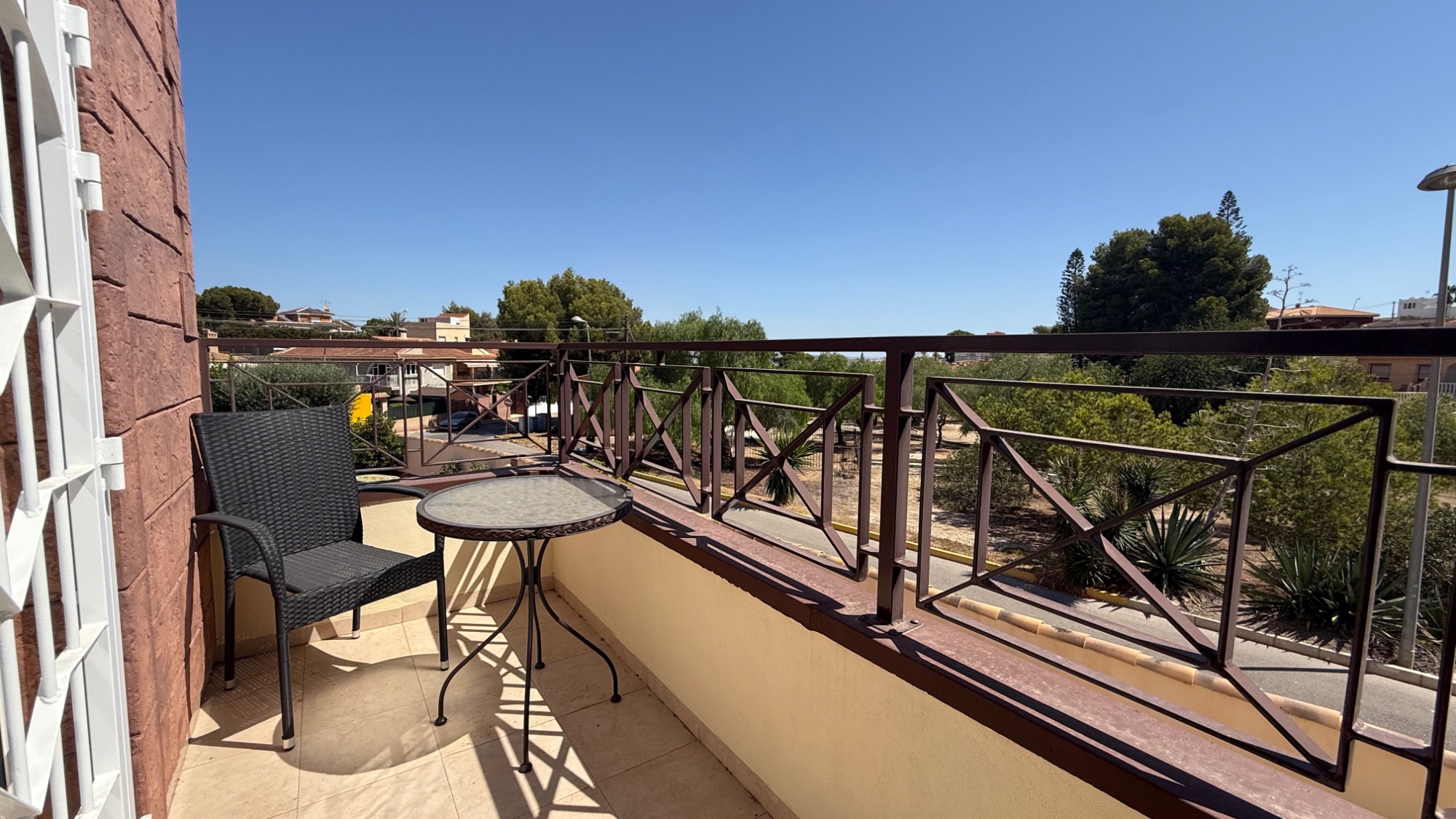 Resale - 7 Bedroom 4 Bathroom Villa in Torrevieja - Costa Blanca Sur  - Alicante