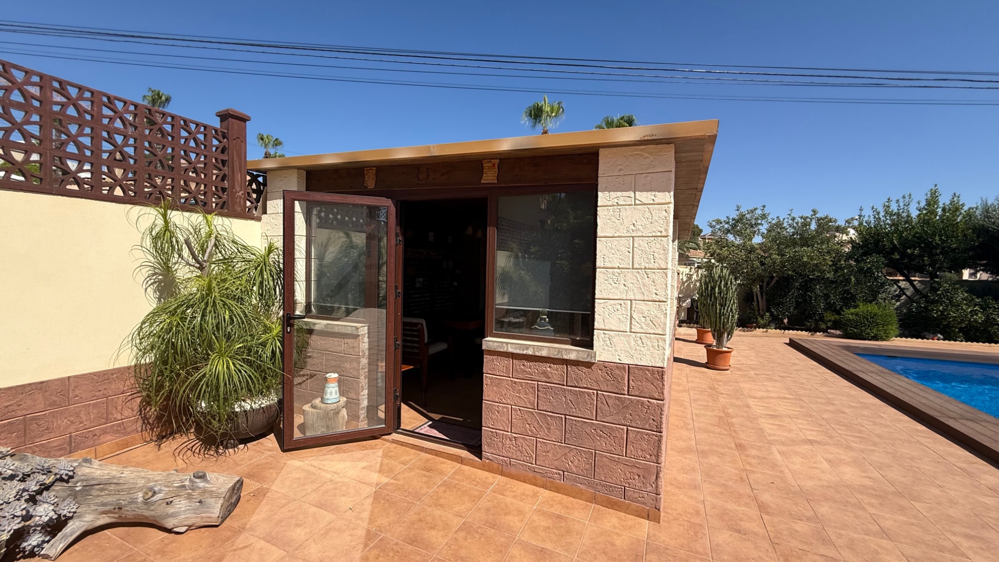 Resale - 7 Bedroom 4 Bathroom Villa in Torrevieja - Costa Blanca Sur  - Alicante
