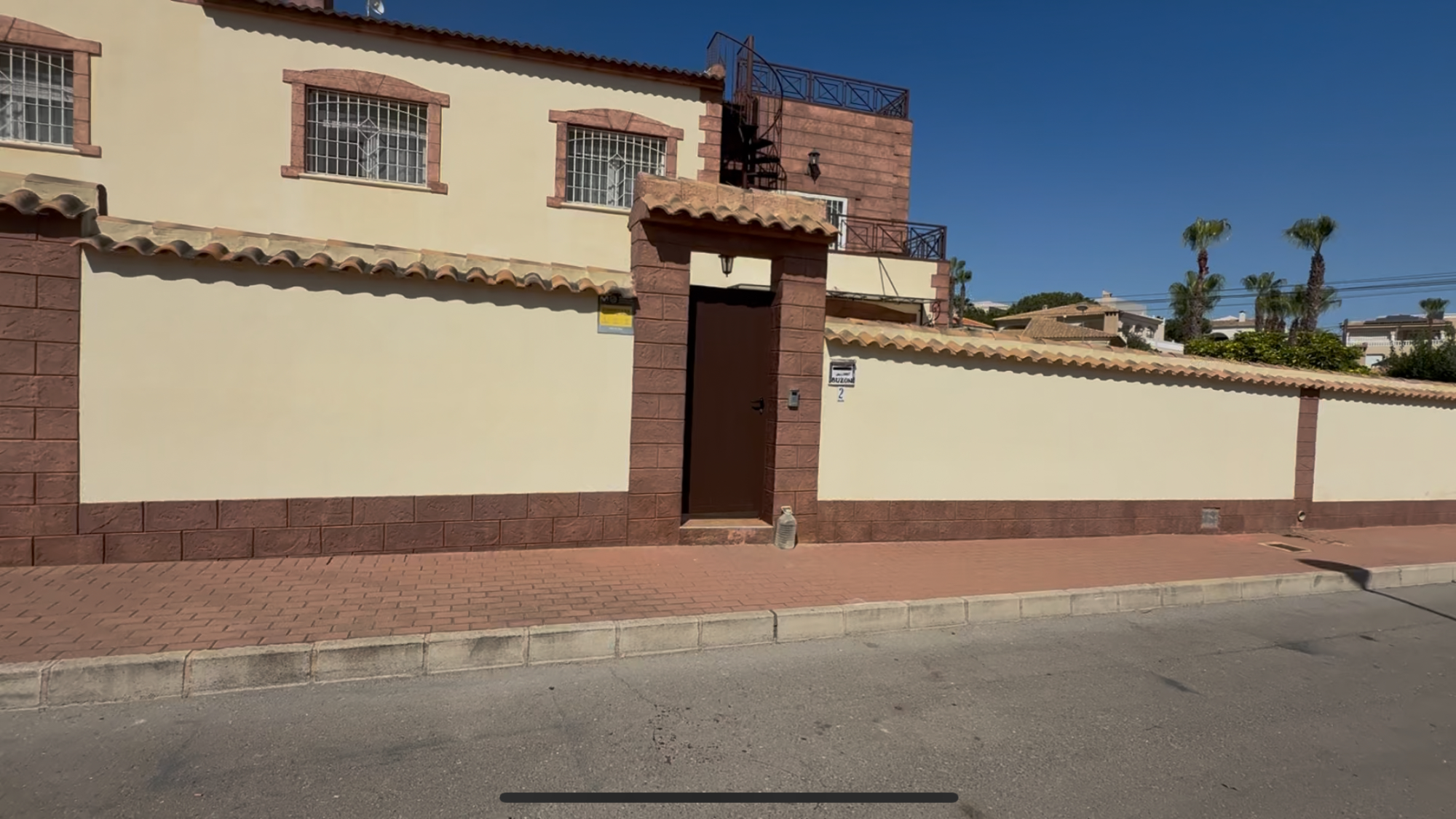 Resale - 7 Bedroom 4 Bathroom Villa in Torrevieja - Costa Blanca Sur  - Alicante