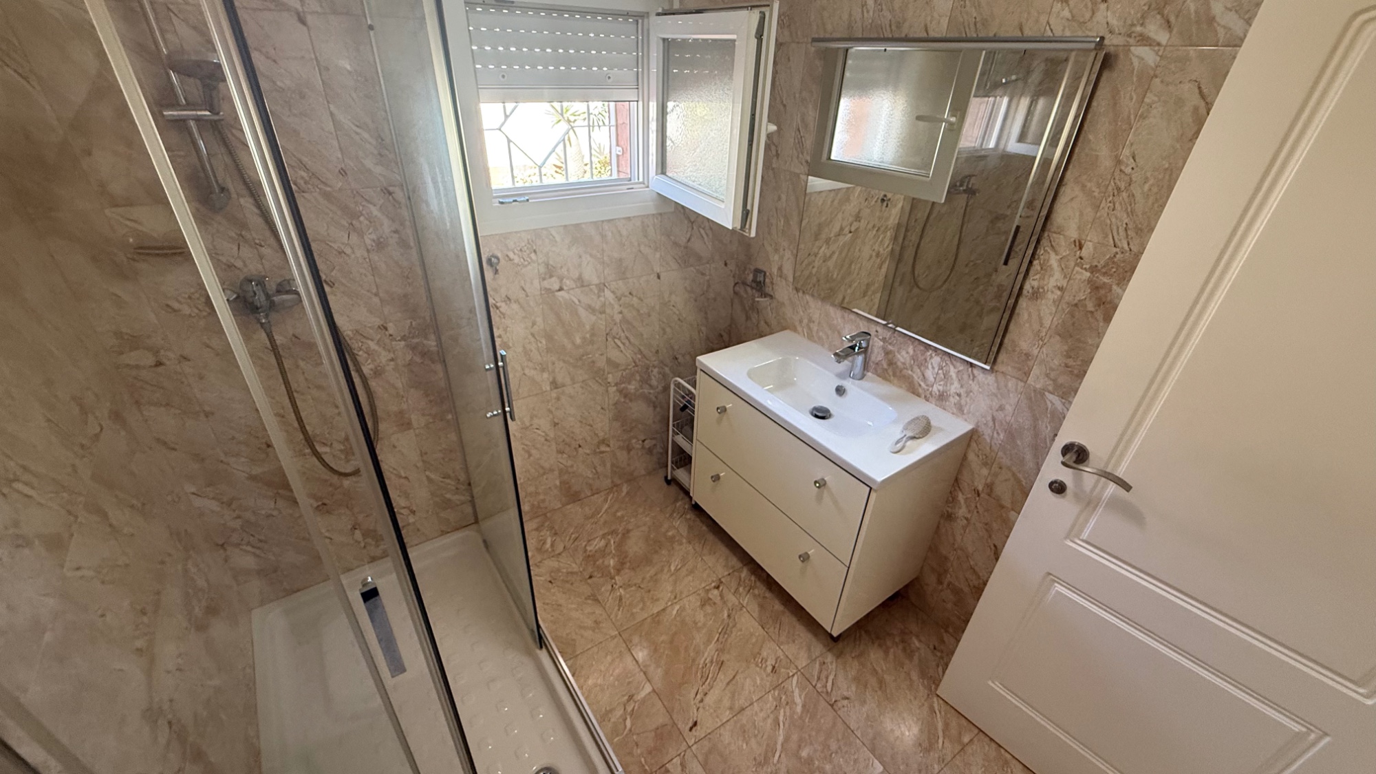 Resale - 7 Bedroom 4 Bathroom Villa in Torrevieja - Costa Blanca Sur  - Alicante