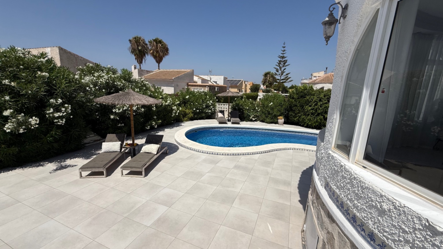 Resale - 3 Bedroom 3 Bathroom Villa in Torrevieja - Costa Blanca Sur  - Alicante
