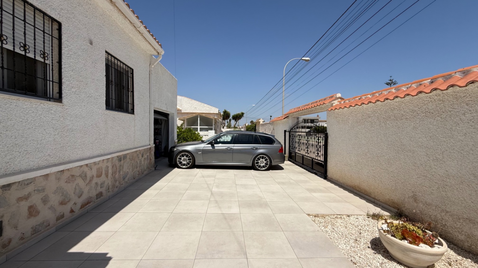 Resale - 3 Bedroom 3 Bathroom Villa in Torrevieja - Costa Blanca Sur  - Alicante