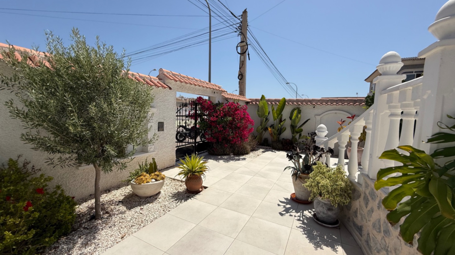 Resale - 3 Bedroom 3 Bathroom Villa in Torrevieja - Costa Blanca Sur  - Alicante