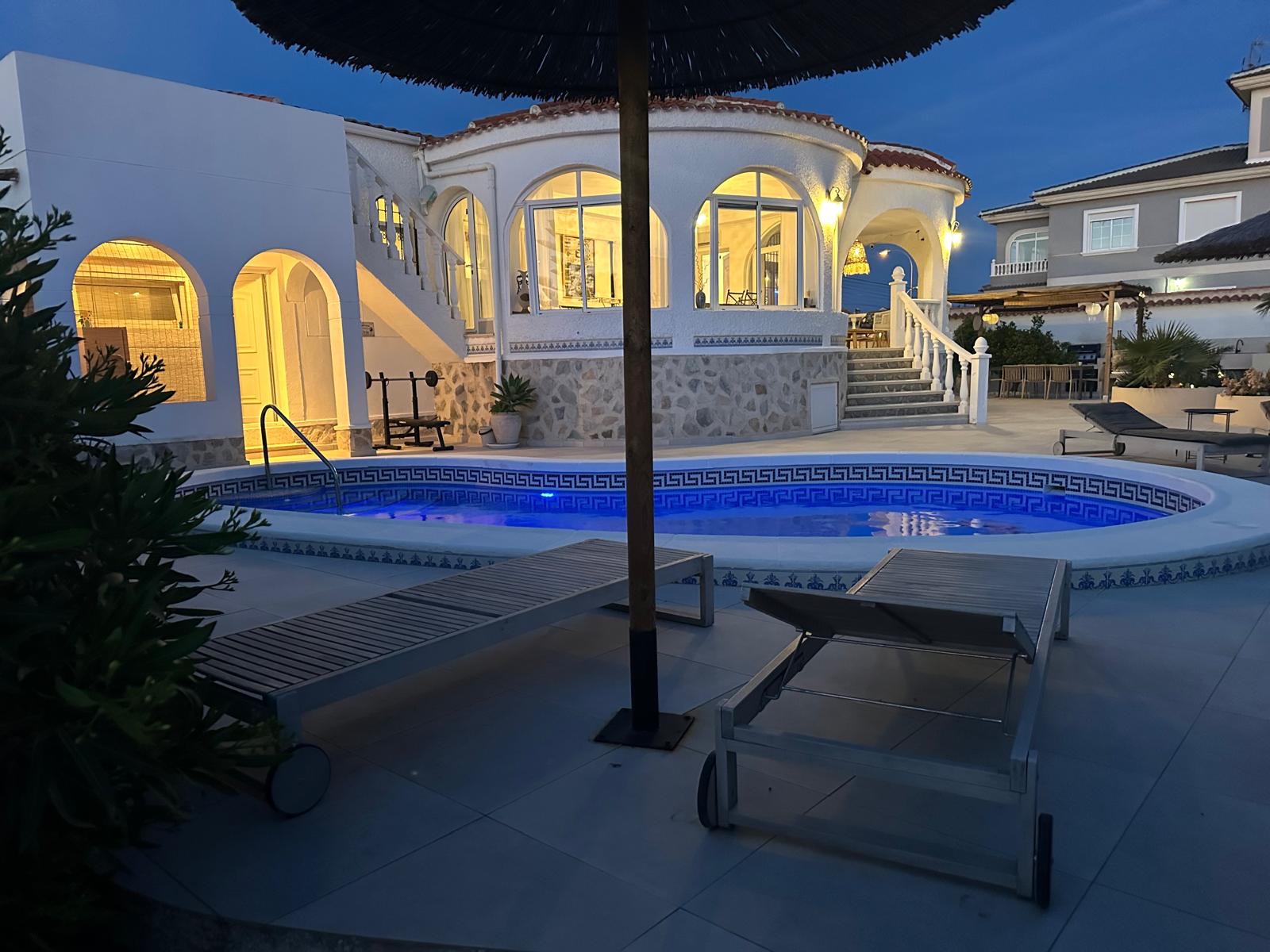 Resale - 3 Bedroom 3 Bathroom Villa in Torrevieja - Costa Blanca Sur  - Alicante