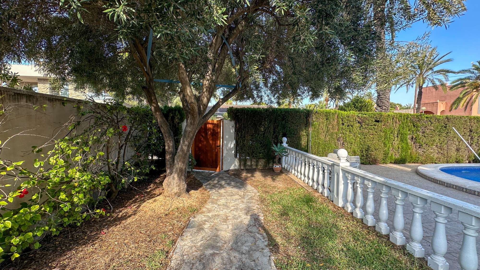 Resale - 4 Bedroom 2 Bathroom Villa in Cabo Roig - Cabo Roig  - Alicante