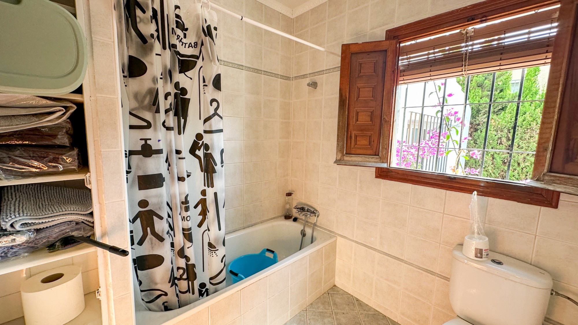 Resale - 4 Bedroom 2 Bathroom Villa in Cabo Roig - Cabo Roig  - Alicante